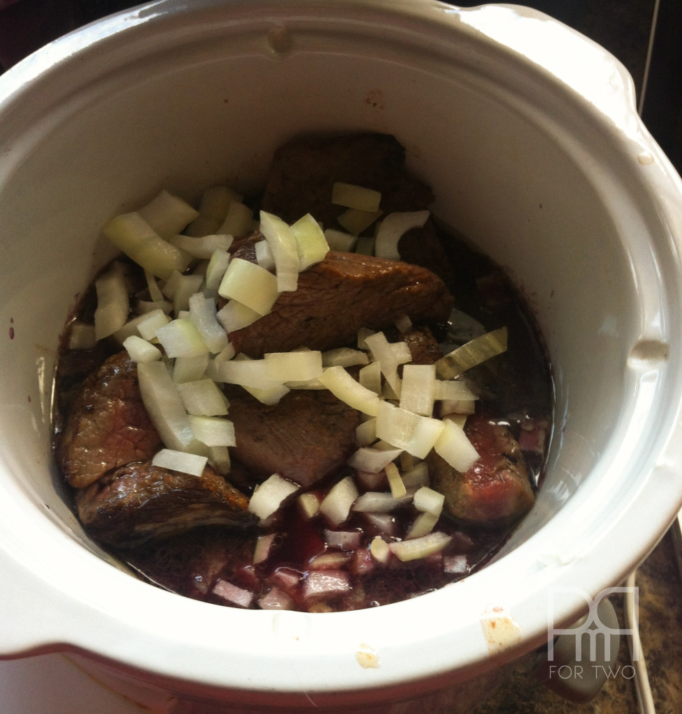 beef in crock pot with onions for provencale stew 