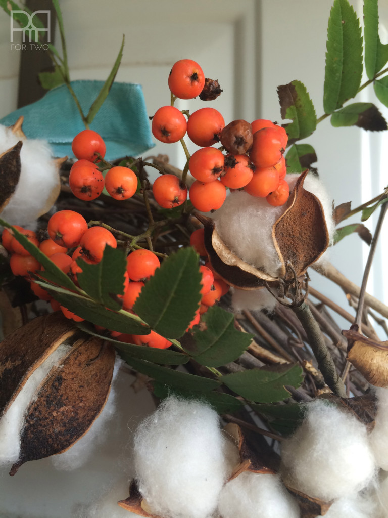 cotton bud fall wreath with berries