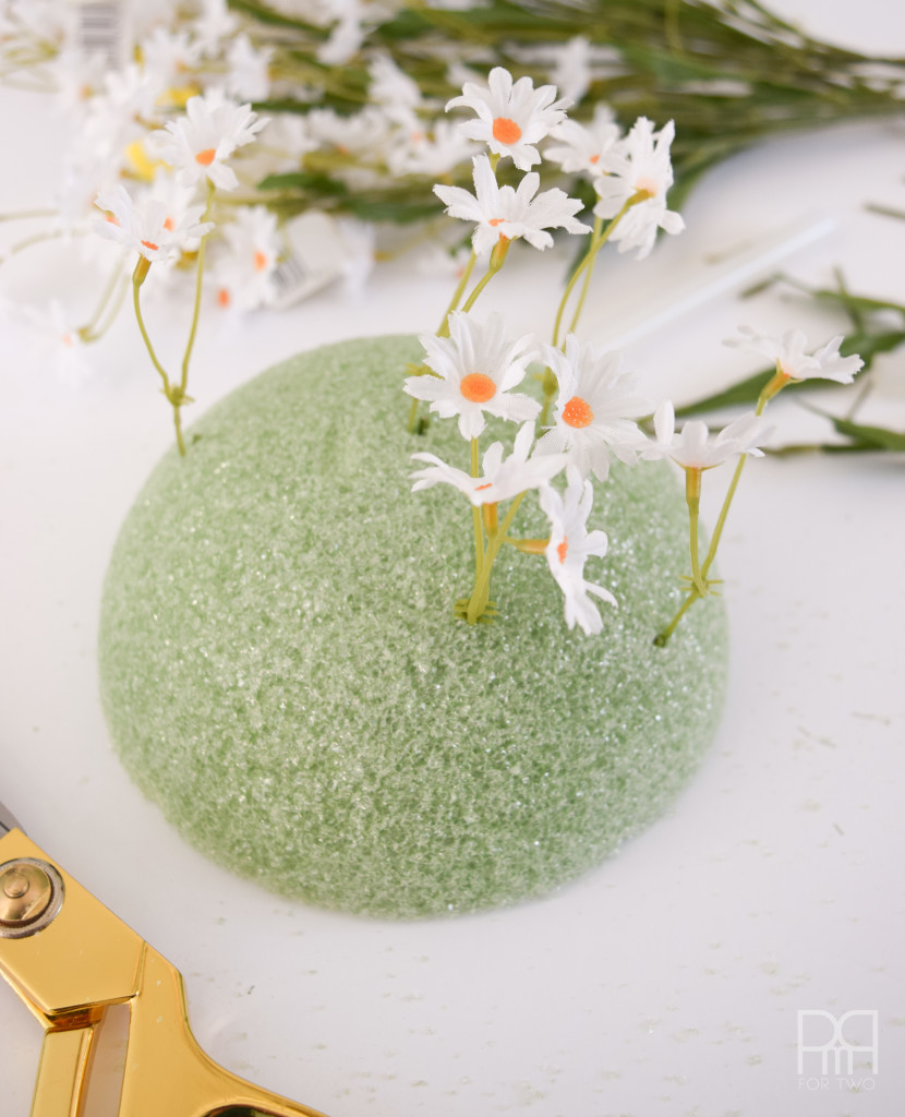 Spring Wreath foam ball with daisies