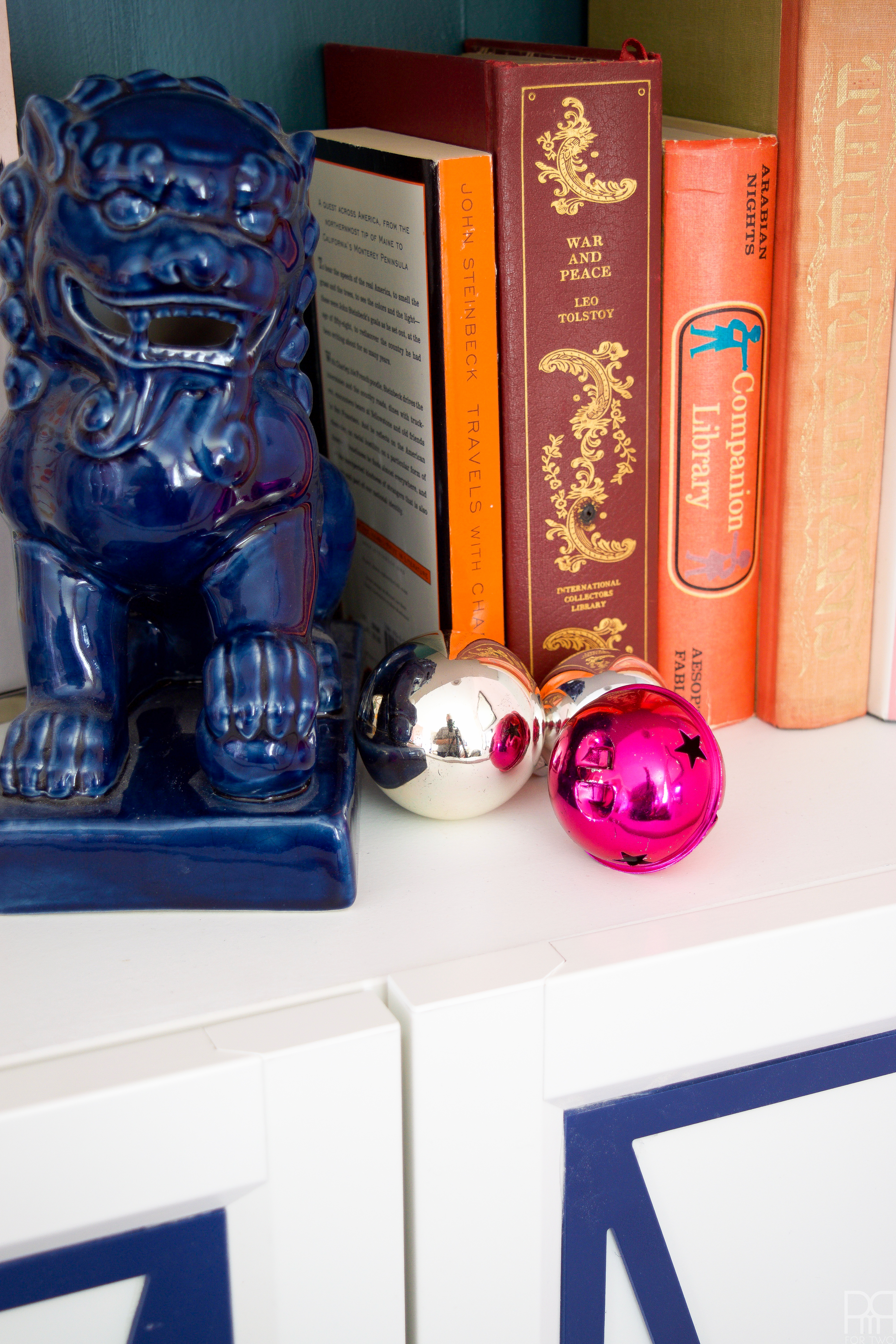 Creating a colourful & Eclectic Holiday Mantel is as easy with fresh greenery, florals and colourful baubles.