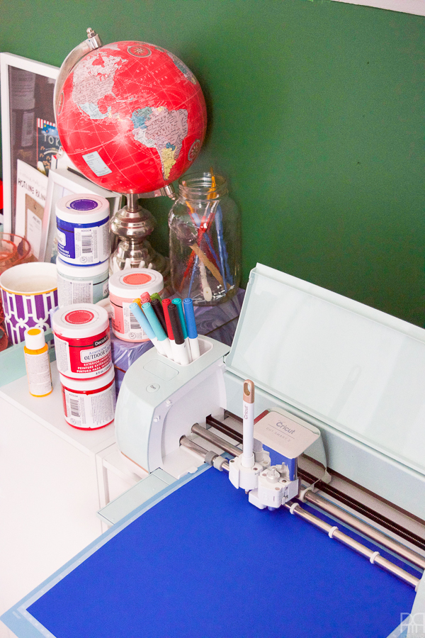 Using my Cricut Explore Air 2 and some colourful card stock and ribbons, I made beautifully paper fans for summer entertaining and outdoor living. Come see how you can make a set for yourself!