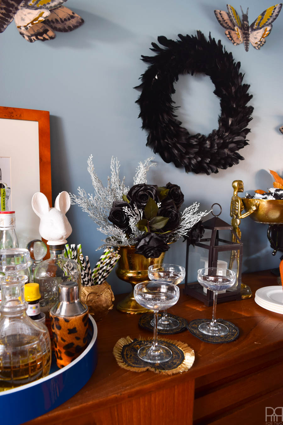 An All Hallows Eve Tablescape that's mature enough for dinner, and low-key enough for a casual dinner with friends. Grab your costume and maybe a candy.