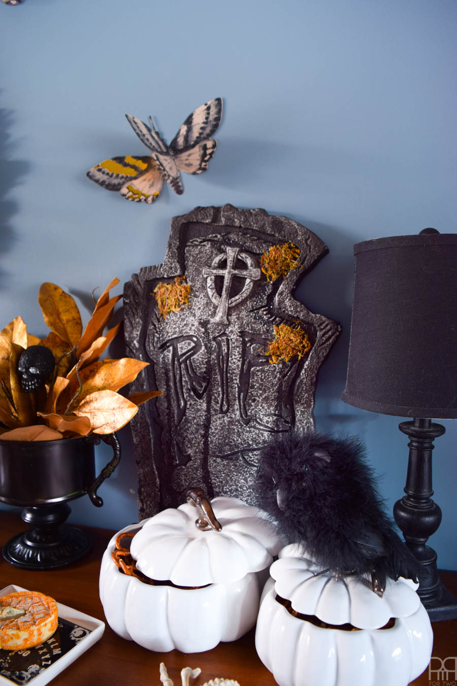 An All Hallows Eve Tablescape that's mature enough for dinner, and low-key enough for a casual dinner with friends. Grab your costume and maybe a candy.