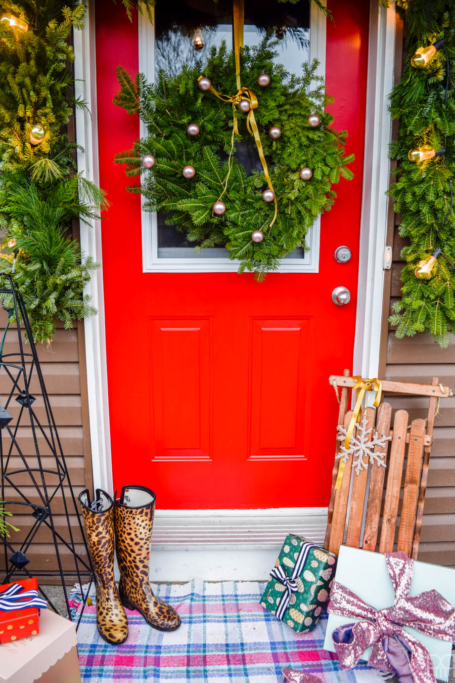 We're off to a good start over here with my colourful Christmas front porch. A bright red door and Yuletide greenery are the perfect touch. #curbappeal #christmasporch #homefortheholidays 