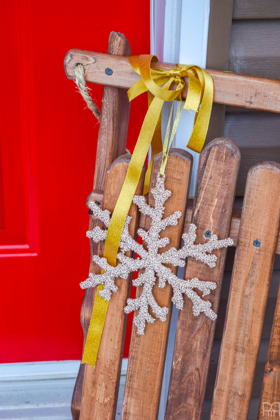 We're off to a good start over here with my colourful Christmas front porch. A bright red door and Yuletide greenery are the perfect touch. #curbappeal #christmasporch #homefortheholidays 