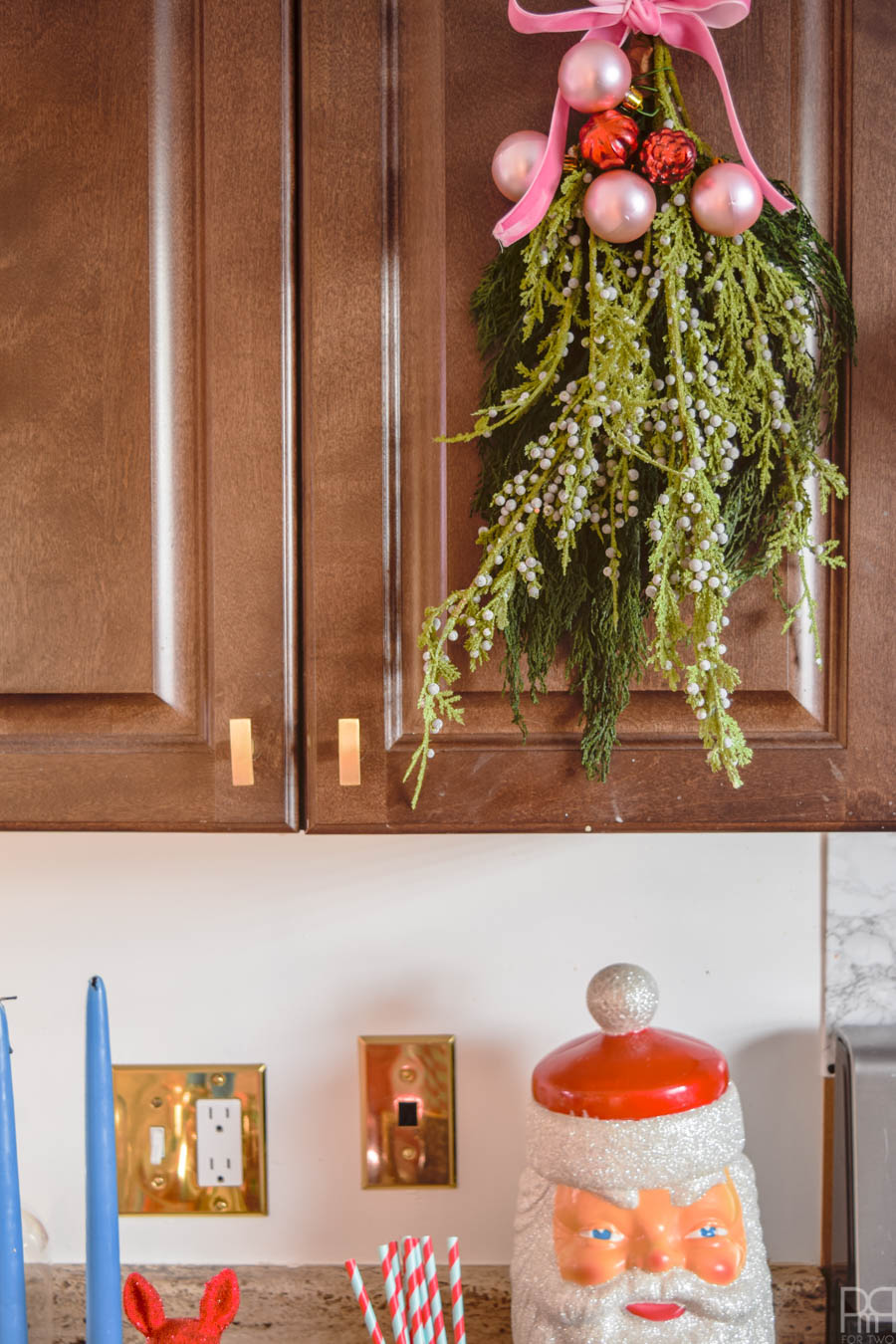 Create perfect Juniper Berry Christmas Swags using Afloral stems and ornaments. They're the perfect decor for your kitchen or bathroom, and don't take up as much room as a wreath.