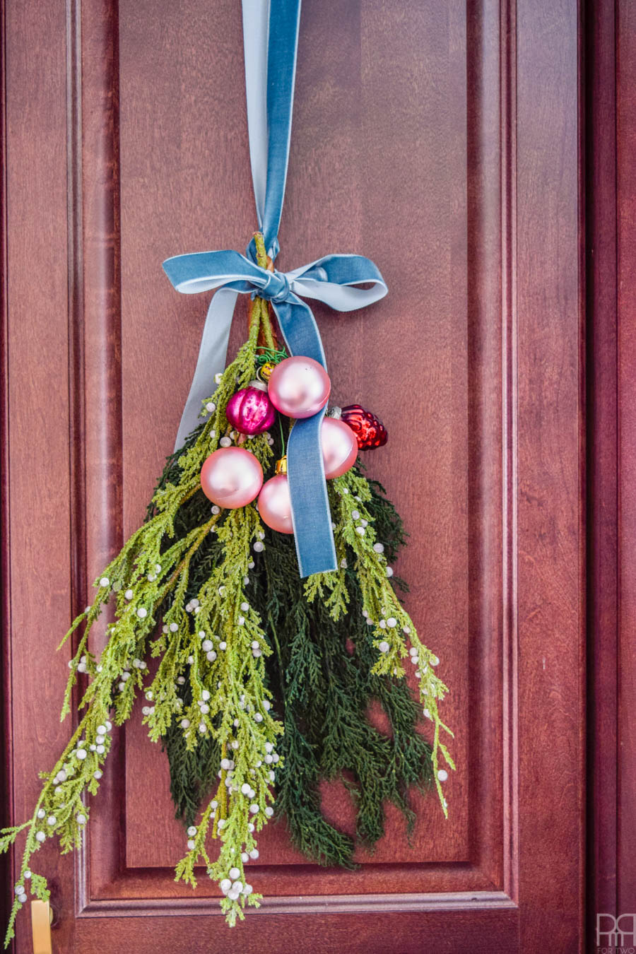 Create perfect Juniper Berry Christmas Swags using Afloral stems and ornaments. They're the perfect decor for your kitchen or bathroom, and don't take up as much room as a wreath.