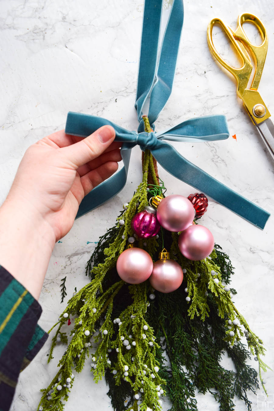 Create perfect Juniper Berry Christmas Swags using Afloral stems and ornaments. They're the perfect decor for your kitchen or bathroom, and don't take up as much room as a wreath.