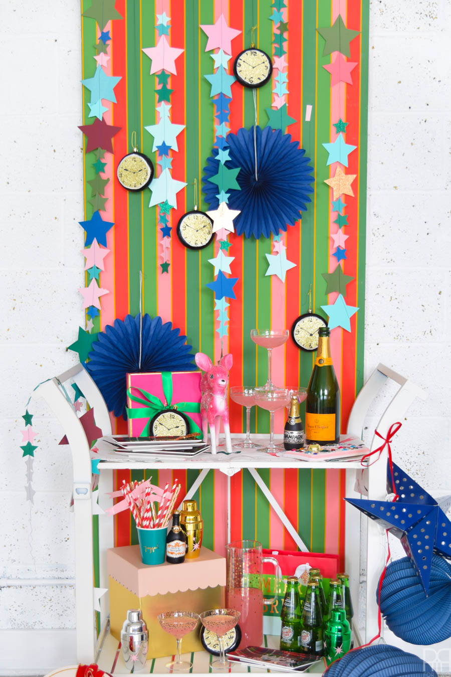 A colourful NYE Party Backdrop + Cocktail Bar to give you and your guests all kinds of fancy fun this December 31st. Grab your Cricut and start crafting!