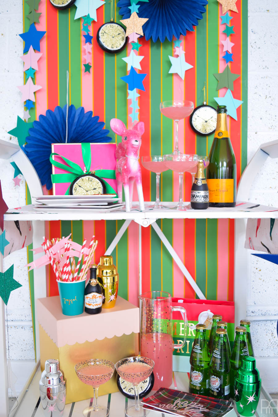 A colourful NYE Party Backdrop + Cocktail Bar to give you and your guests all kinds of fancy fun this December 31st. Grab your Cricut and start crafting!