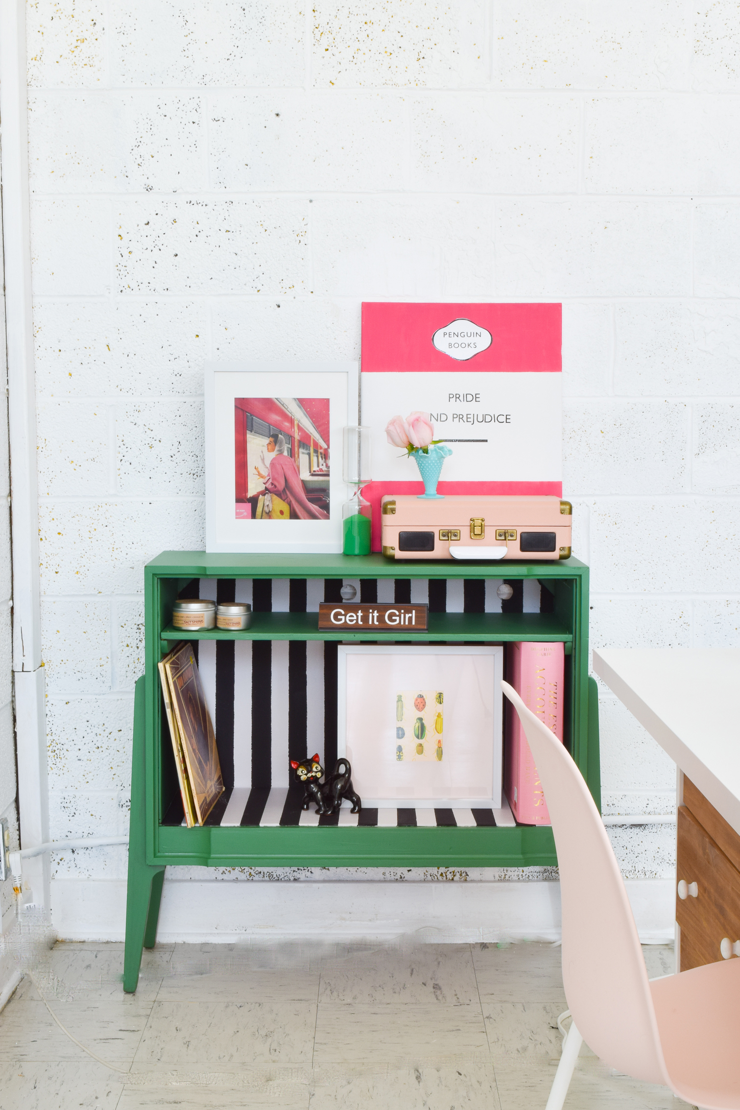 Come tour Blush & Brass Studios, and see what all the fuss is about. Furnished with tons of DIY and Homesense finds, you'll never see a shared work space that looks this good ever again. 