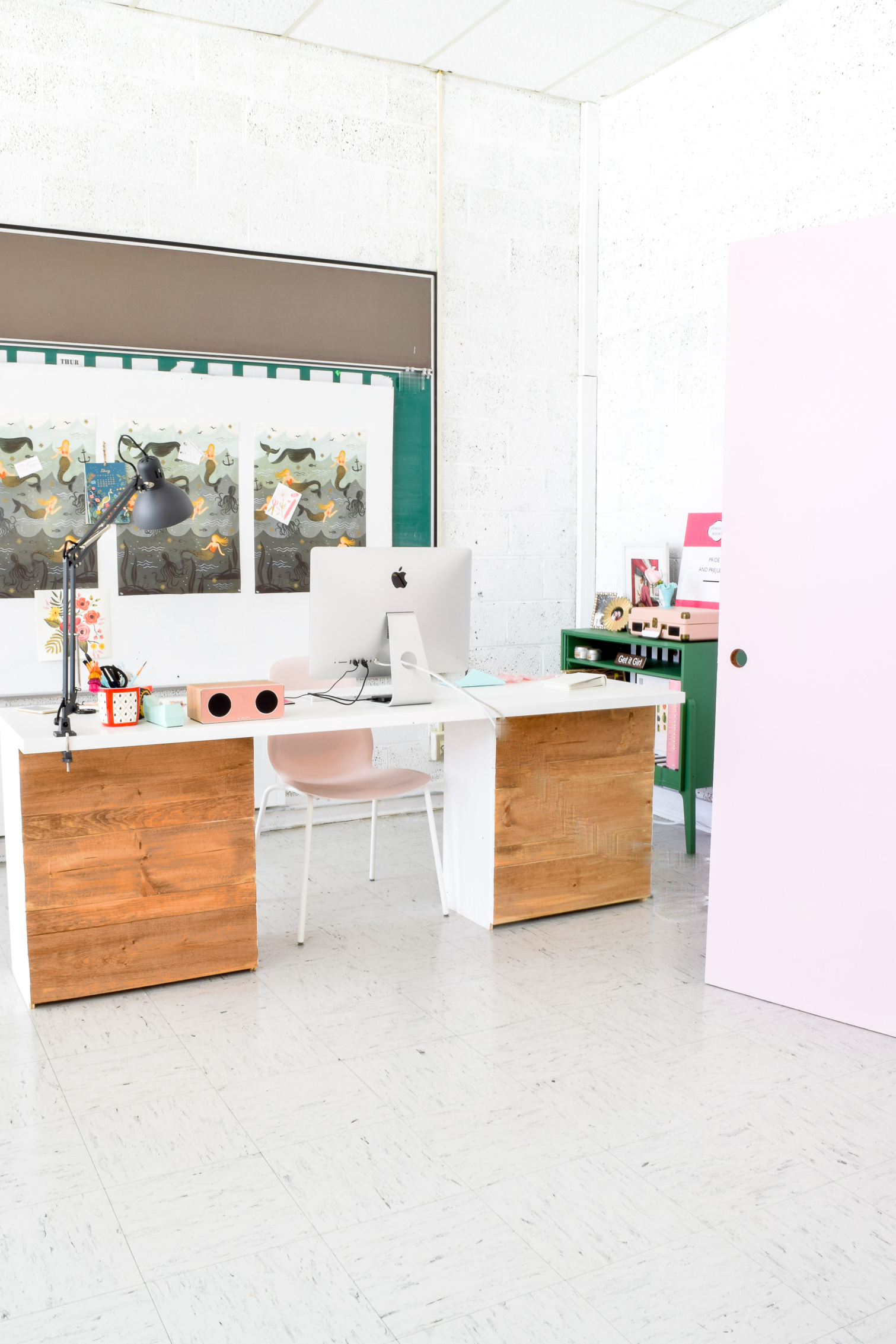 Come tour Blush & Brass Studios, and see what all the fuss is about. Furnished with tons of DIY and Homesense finds, you'll never see a shared work space that looks this good ever again. 