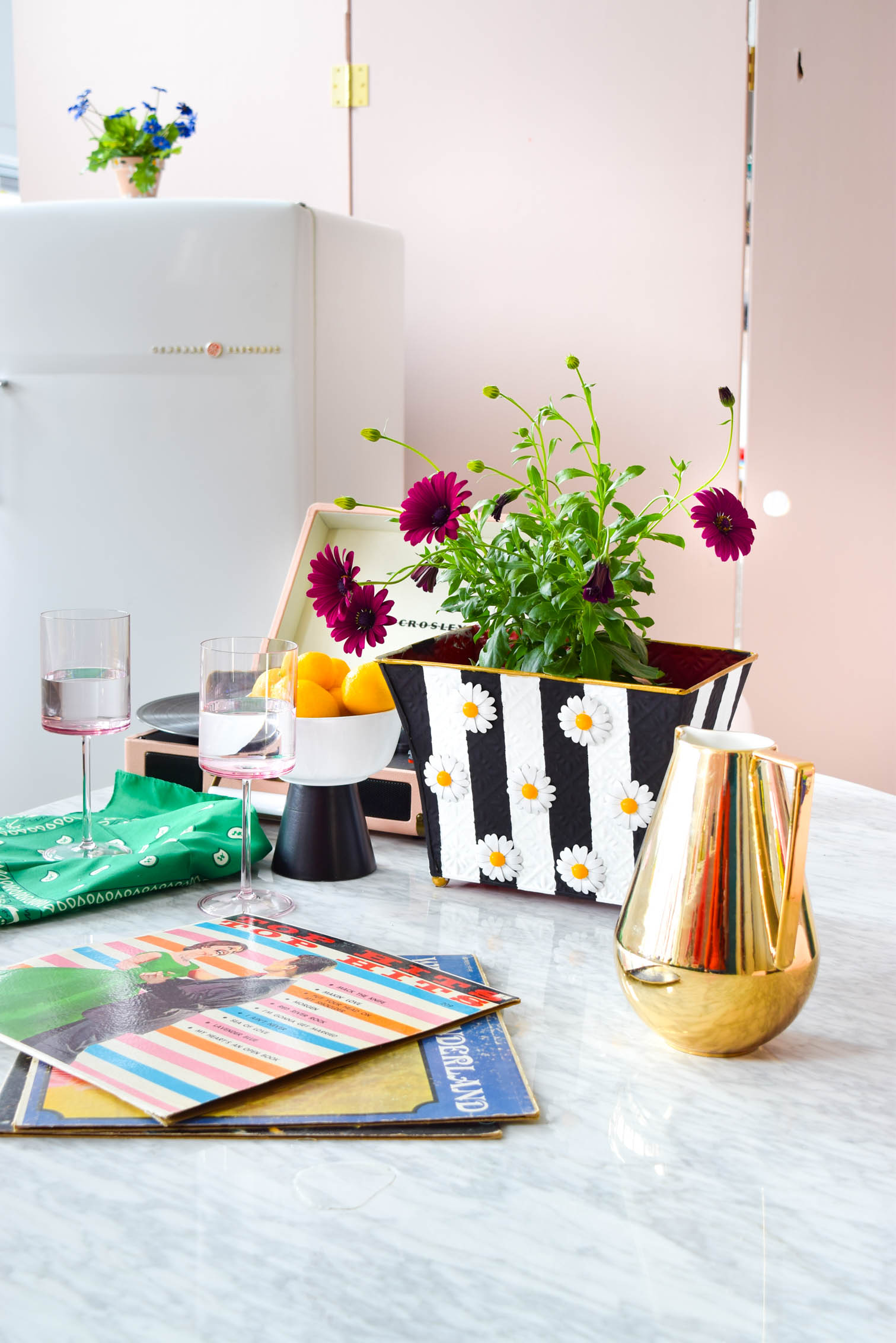 My mod DIY striped daisy planter is not only bold, but super retro, and lots of fun. All you need is paint and some fun metallic flowers. Grab all the deets on the blog!