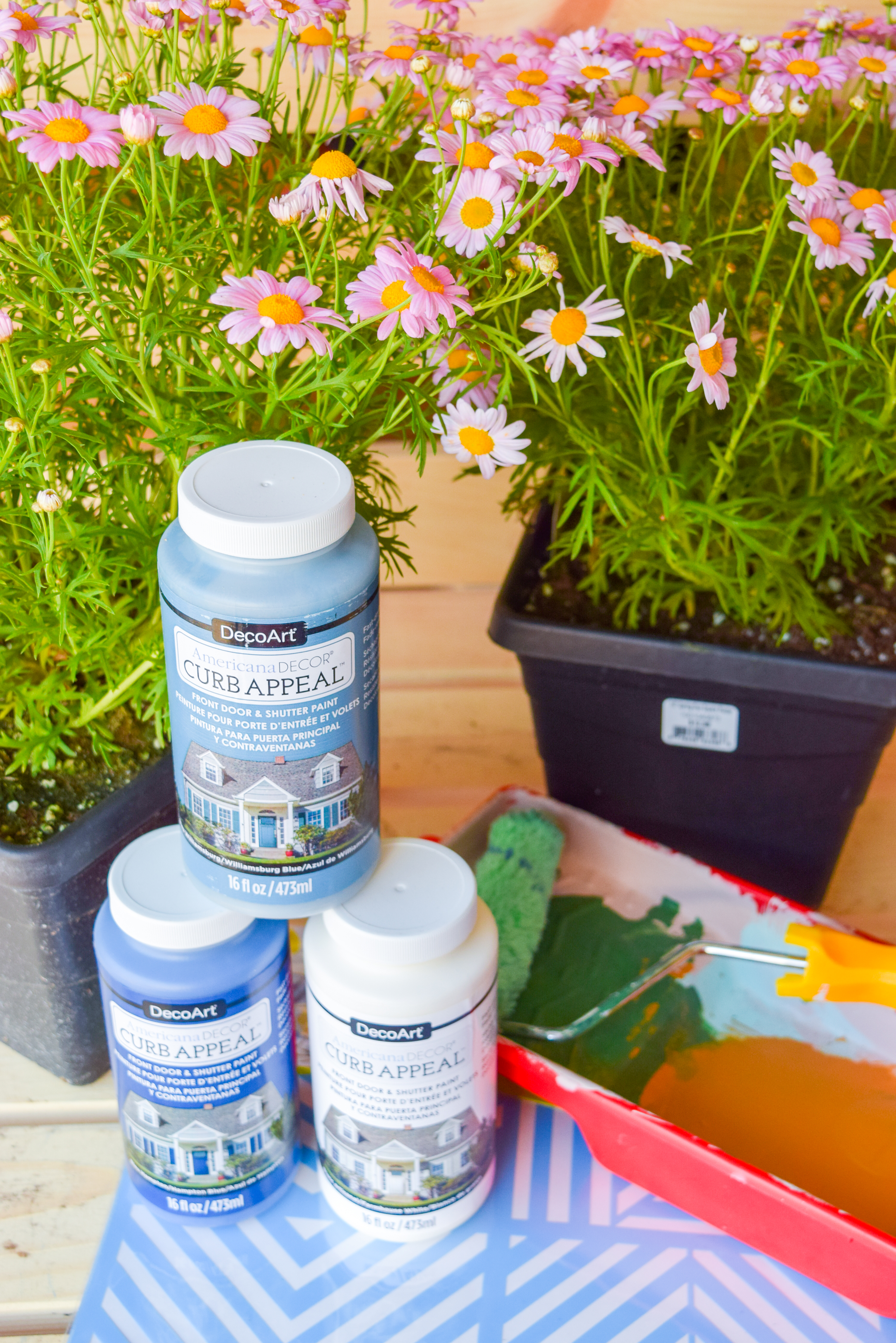 Looking for a renter friendly update to your backyard in time for summer? Try painted some cement pavers to look like patio tiles, using Decoart's Curb Appeal line of paints.