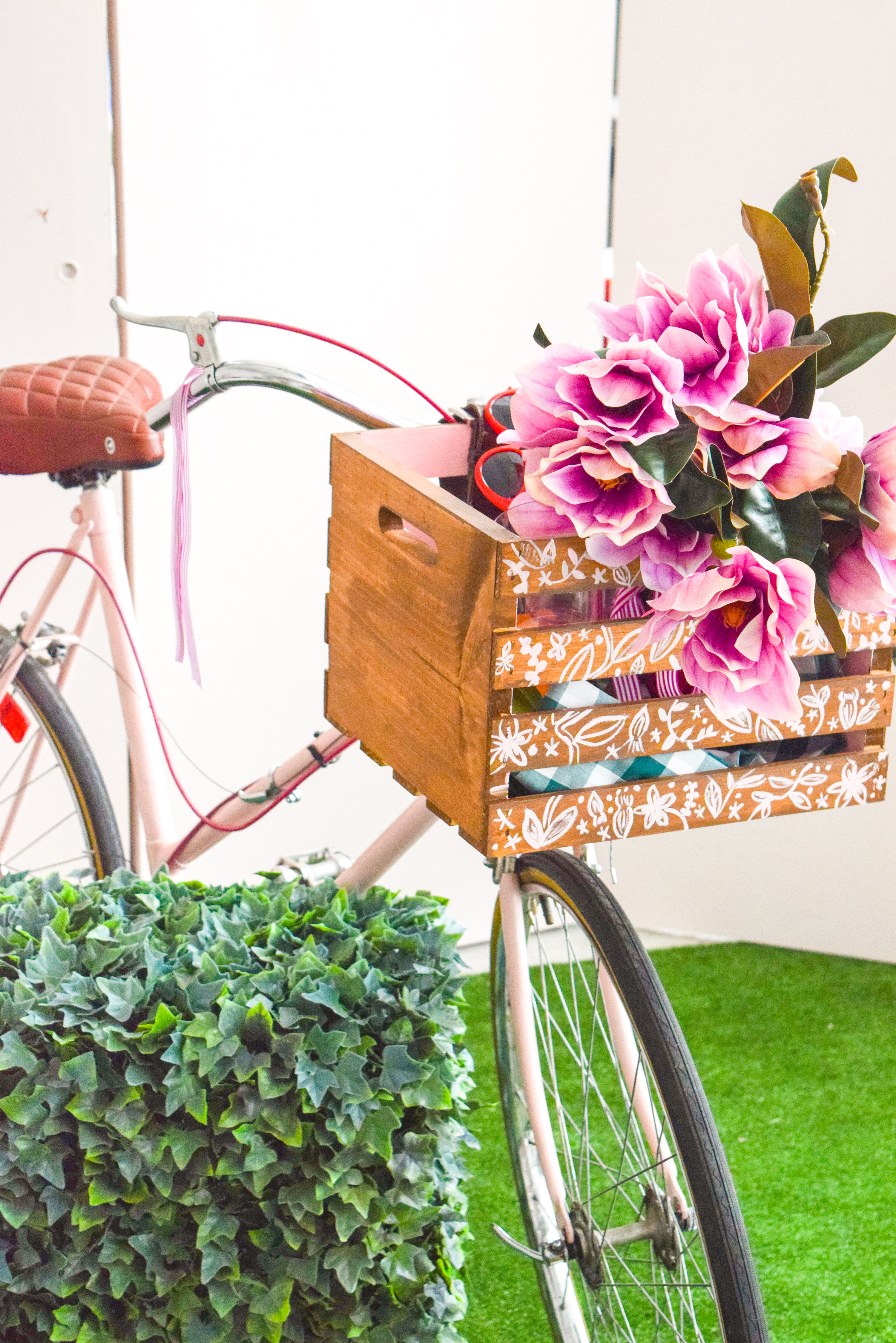 Get your summer bike situation sorted with this DIY Bike Picnic Crate. I transformed a wooden crate using some wood stain, paint and old belts! You can do the same too, just come grab the deets.