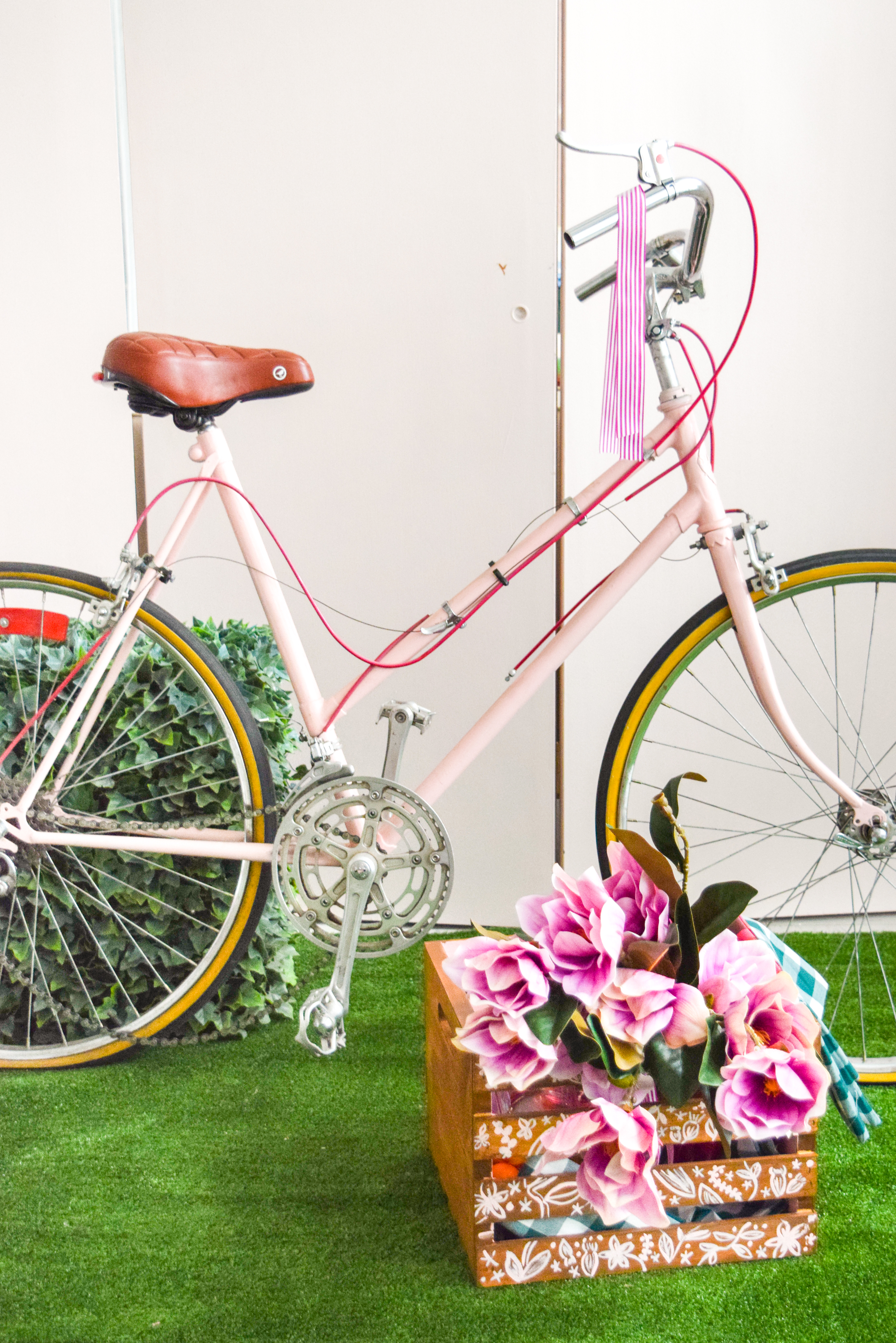 Get your summer bike situation sorted with this DIY Bike Picnic Crate. I transformed a wooden crate using some wood stain, paint and old belts! You can do the same too, just come grab the deets.