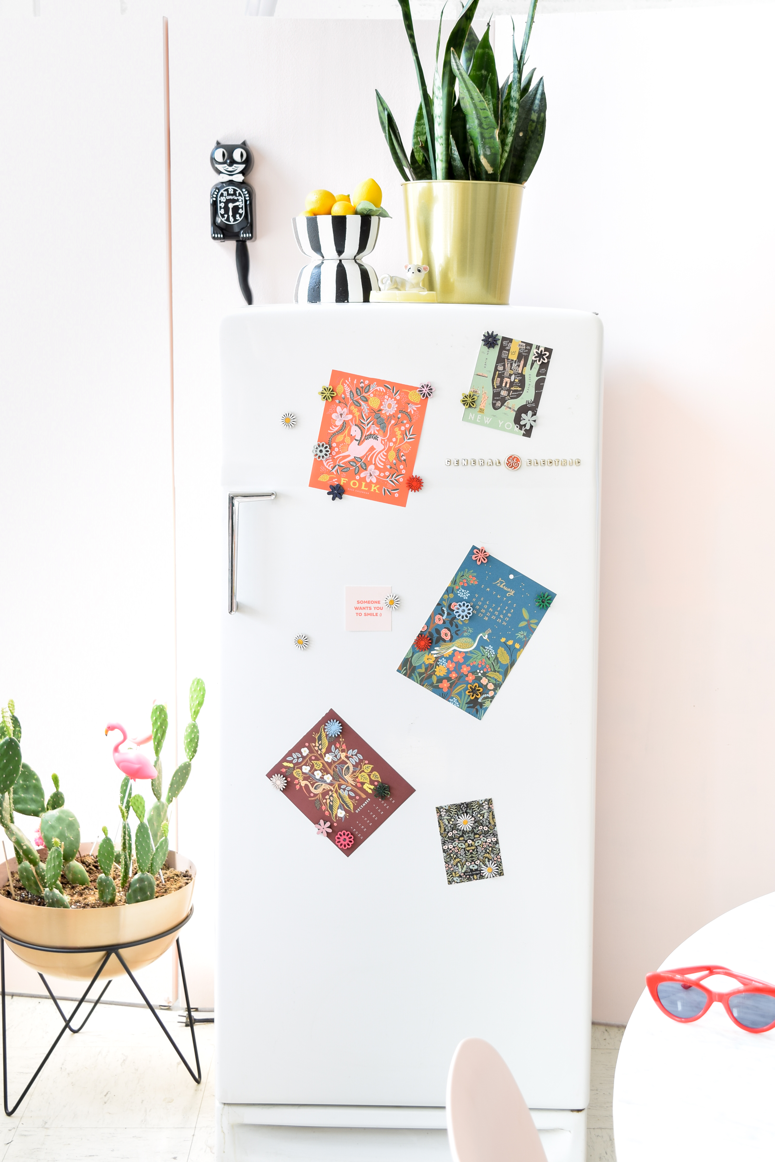 Easy DIY fridge magnets are all you need to bring some life to your fridge, and bring out the colours in your kitchen! Mix & match for perfect colours