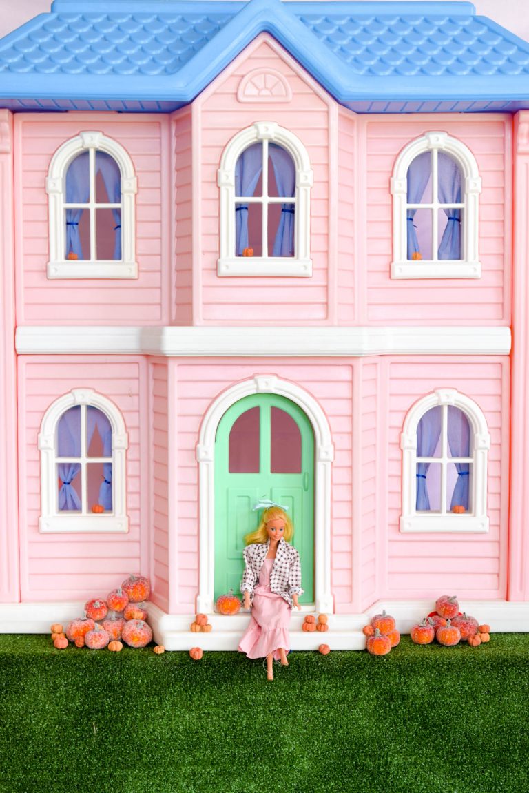 Fall Barbie Dream House Wallpaper Downloads • PMQ for two