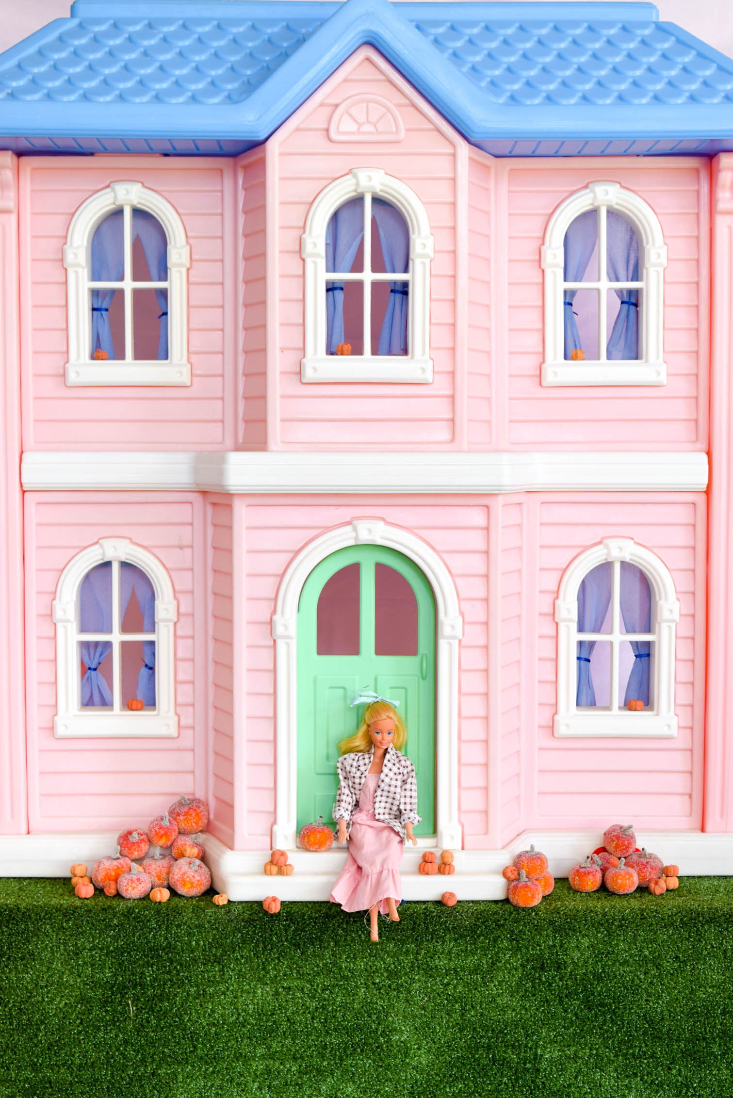 Fall Barbie Dream House Wallpaper Downloads • PMQ for two