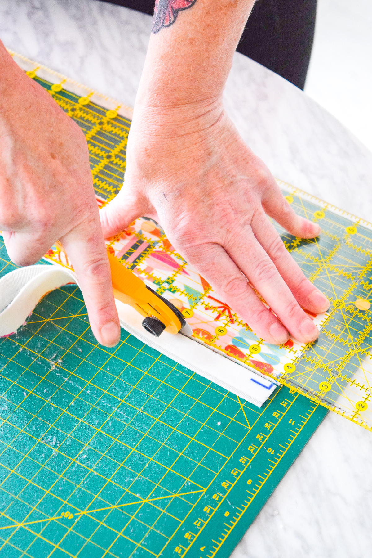 Have you ever wondered how to sew a Christmas tree skirt? It's super easy. This tutorial is for you, if you're not impressed with the what's in stores. All you need is 2yrds of velvet fabric from Spoonflower. #christmastreeskirt #treeskirt