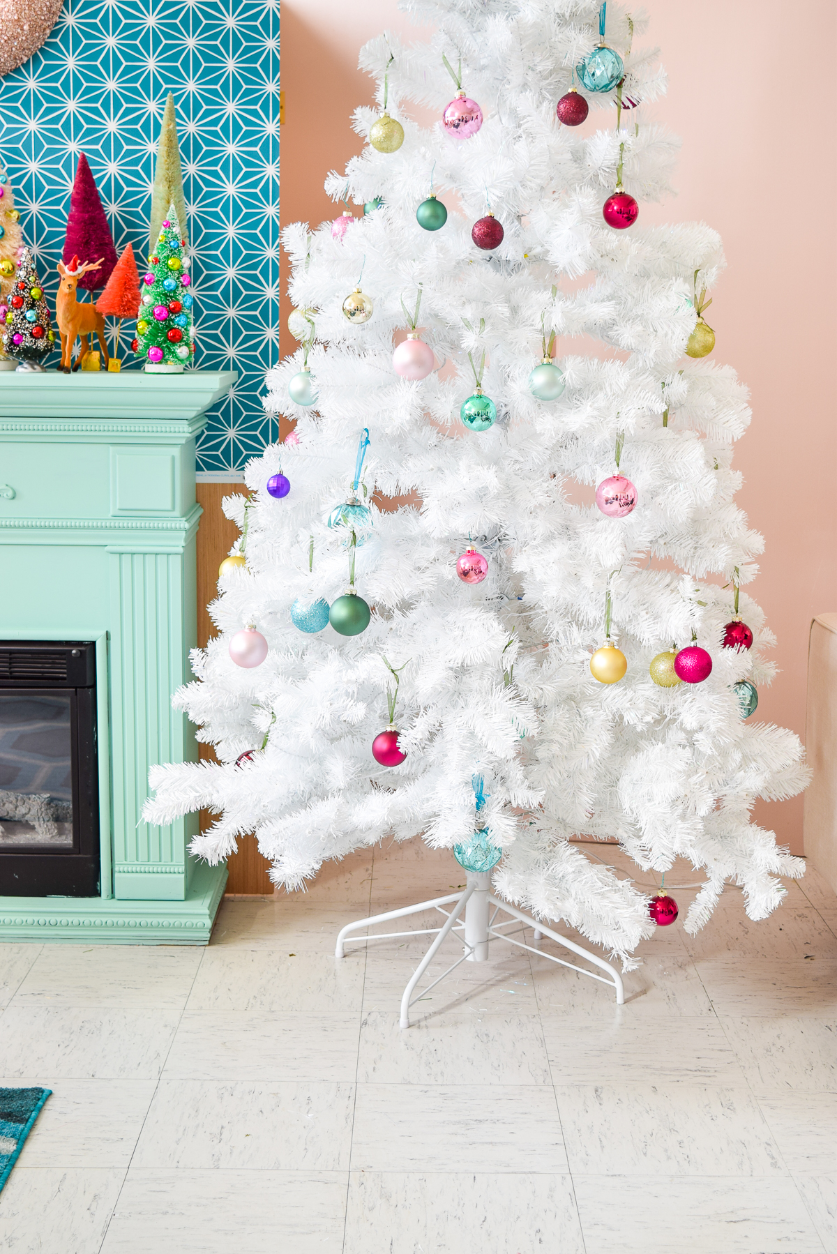 Have you ever wondered how to sew a Christmas tree skirt? It's super easy. This tutorial is for you, if you're not impressed with the what's in stores. All you need is 2yrds of velvet fabric from Spoonflower. #christmastreeskirt #treeskirt