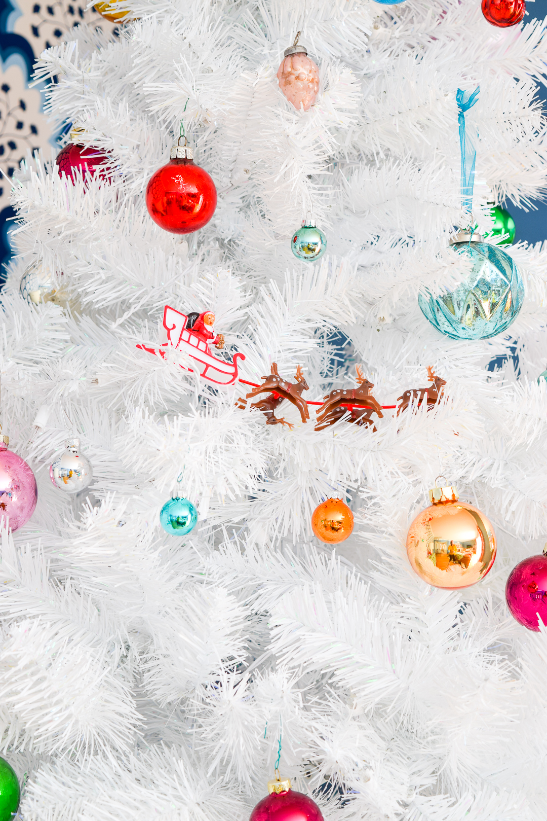 I've got the tree up, the ornaments out, and am showing an odd amount of restraint this year when it comes to accessorizing. Come check out my Retro & Colourful Christmas Living Room! #christmastour #christmasdecor #colourfulchristmas