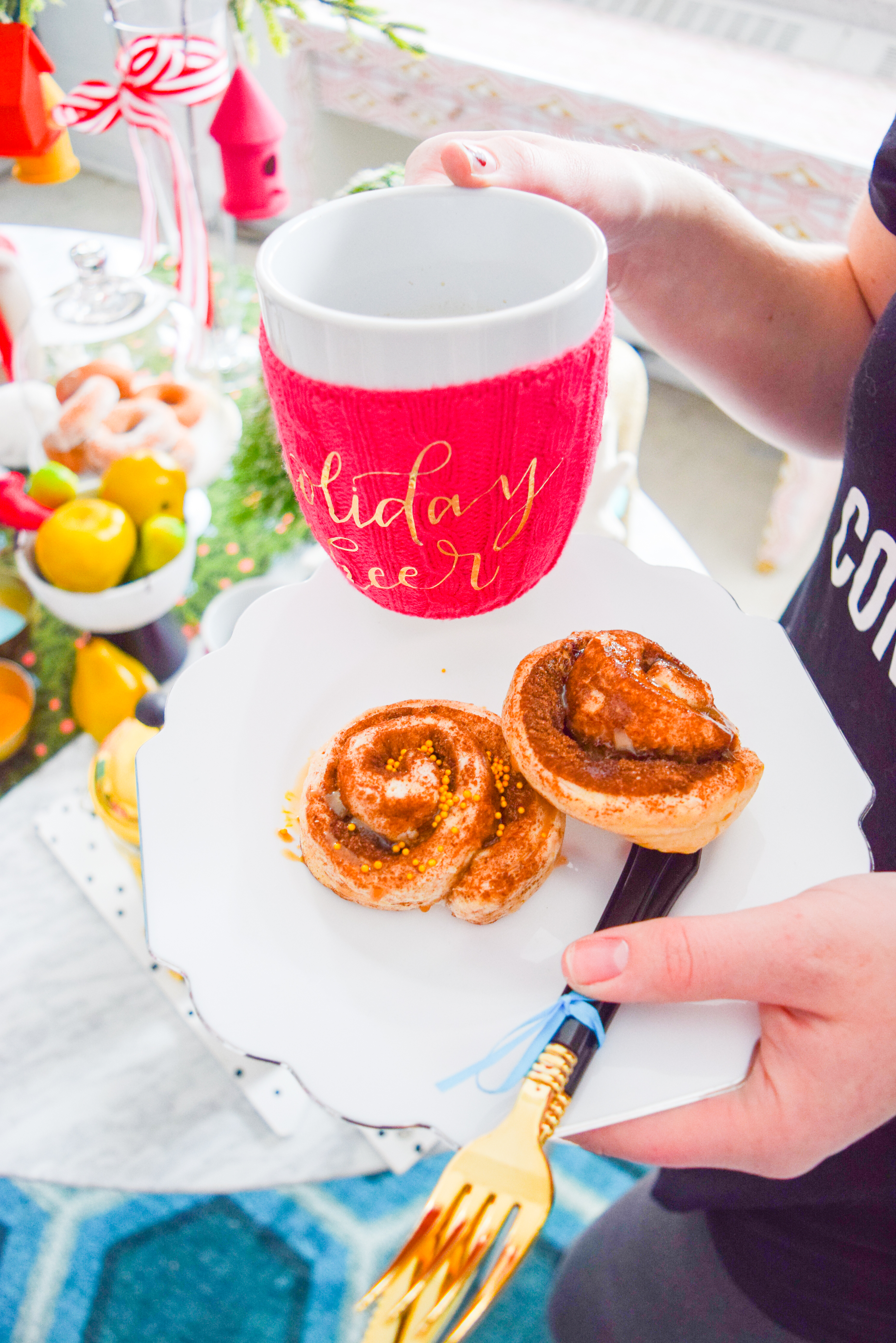 Entertaining is the easiest way to chase away the winter blues! My colourful woodland winter brunch tablescape is exactly what you need for your gathering.