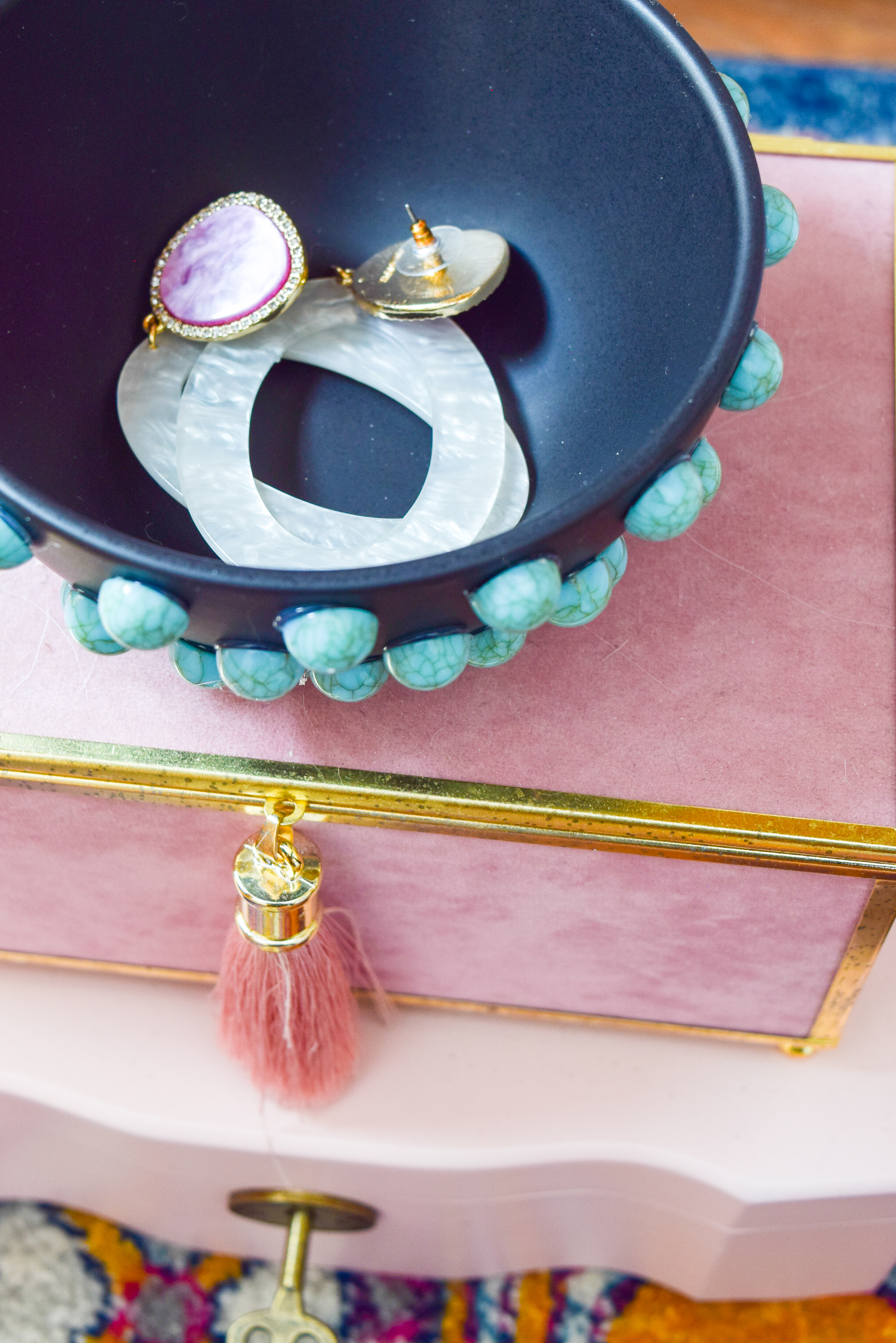 Got 10 mins and some killer beads? Check out my DIY Beaded Turquoise Jewelry Dish. All you need is a bowl and some hot glue! #quickDIY #jewelrydish