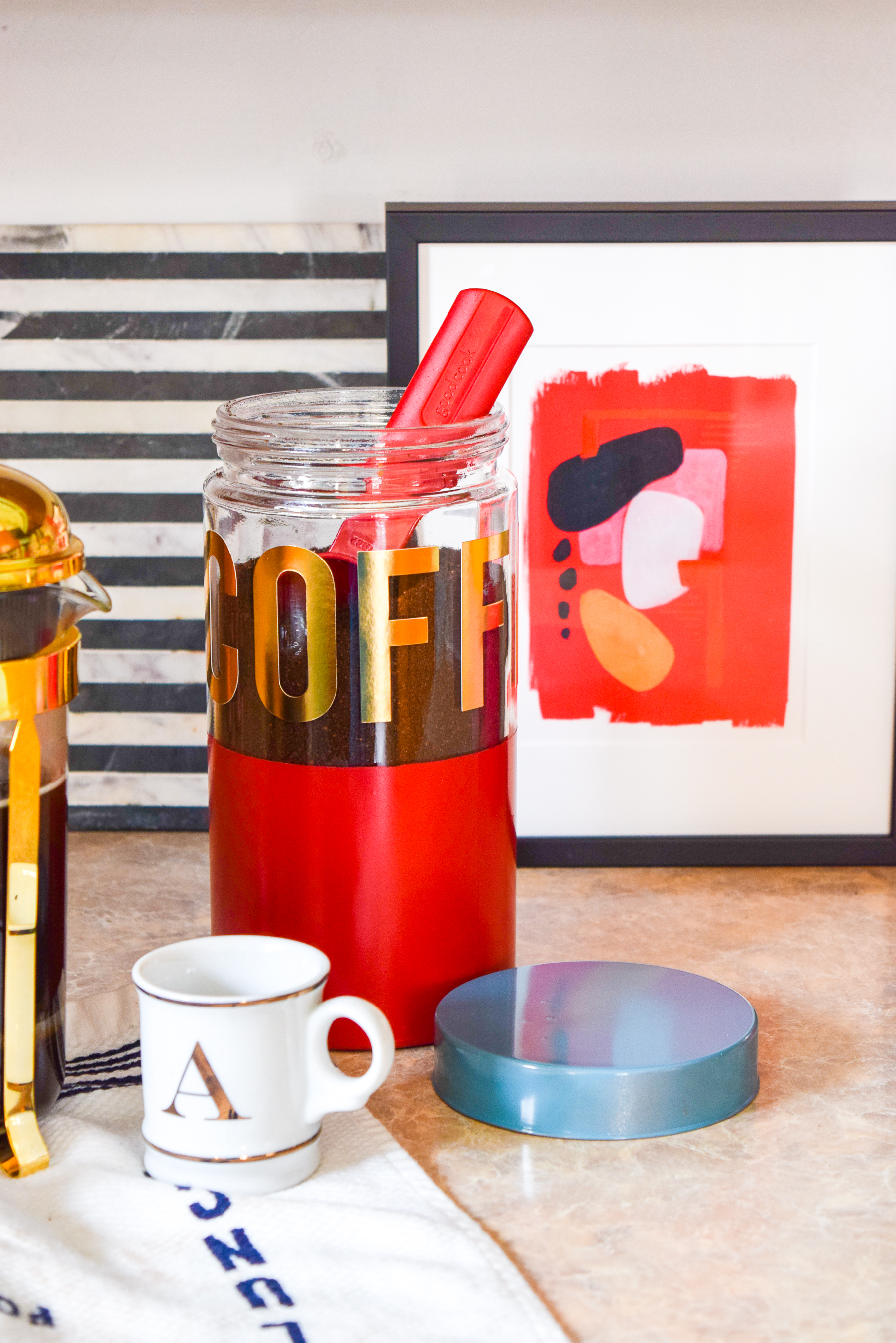 DIY colour blocked kitchen canisters are the Kate Spade Inspired kitchen must-have! And the best part? You can DIY them easily! 