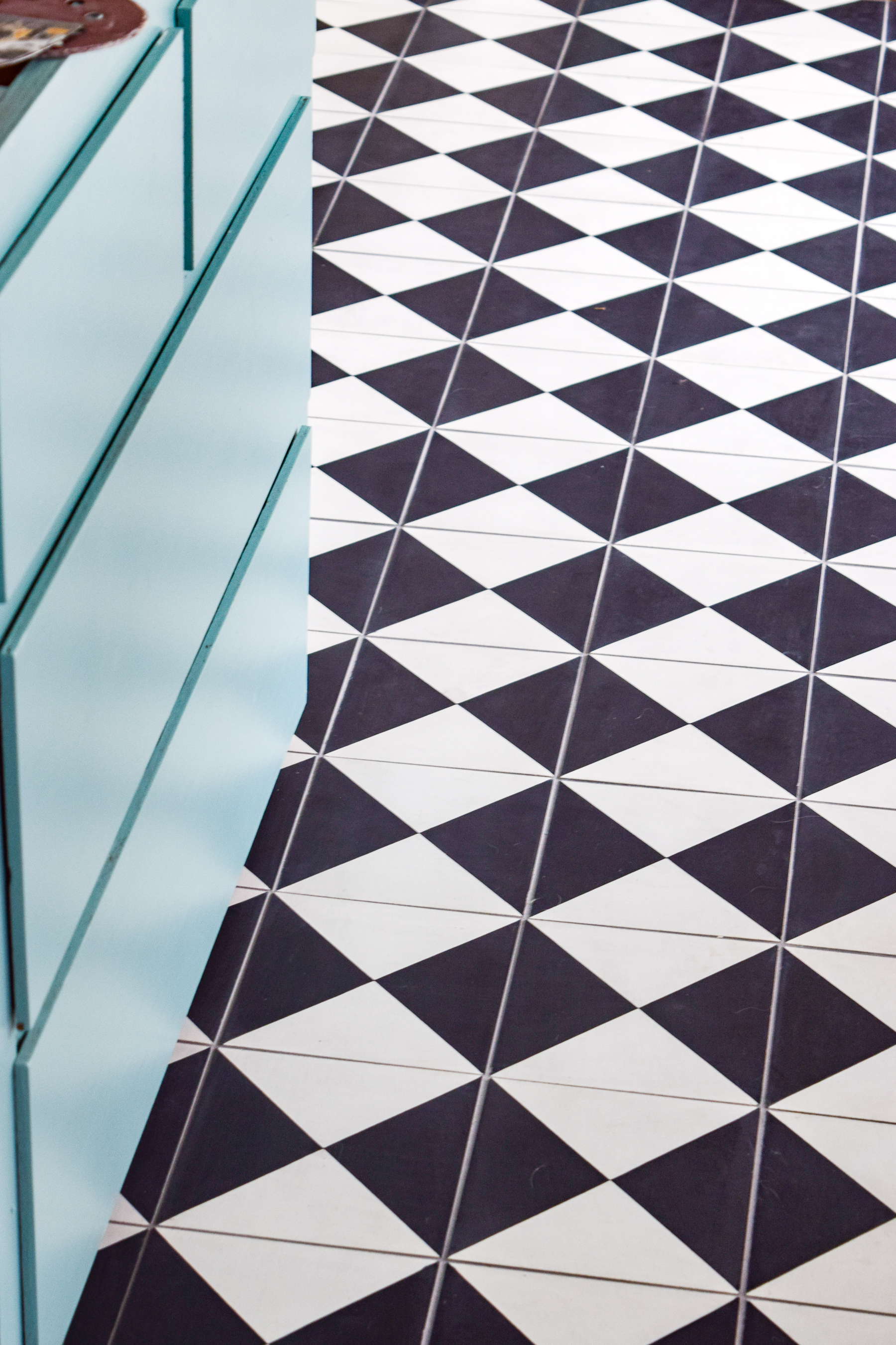 Choosing a retro kitchen floor tile is easy when you go with a cement tile! Villa Lagoon Tile has got an amazing selection, and they're so durable.