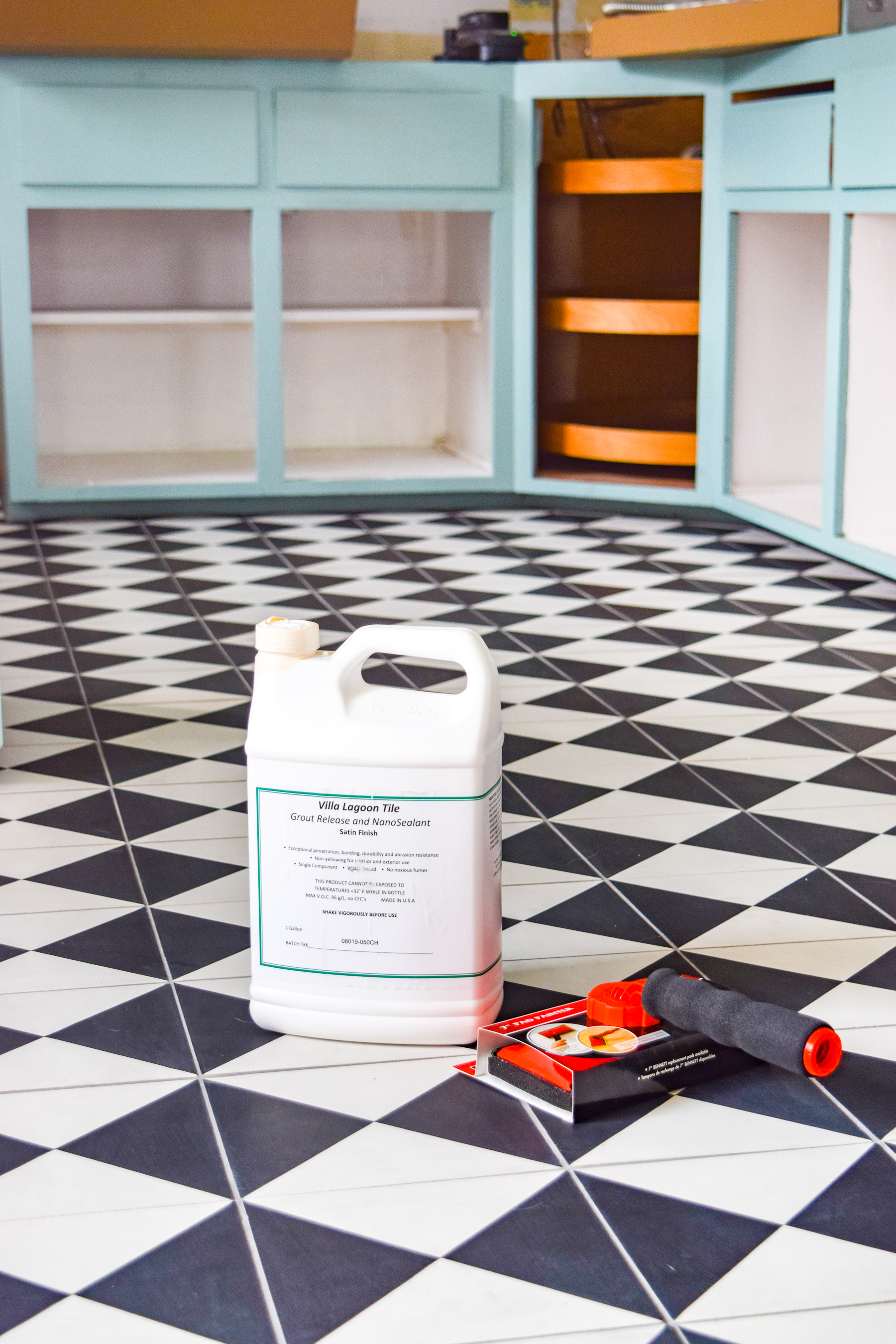 Choosing a retro kitchen floor tile is easy when you go with a cement tile! Villa Lagoon Tile has got an amazing selection, and they're so durable.