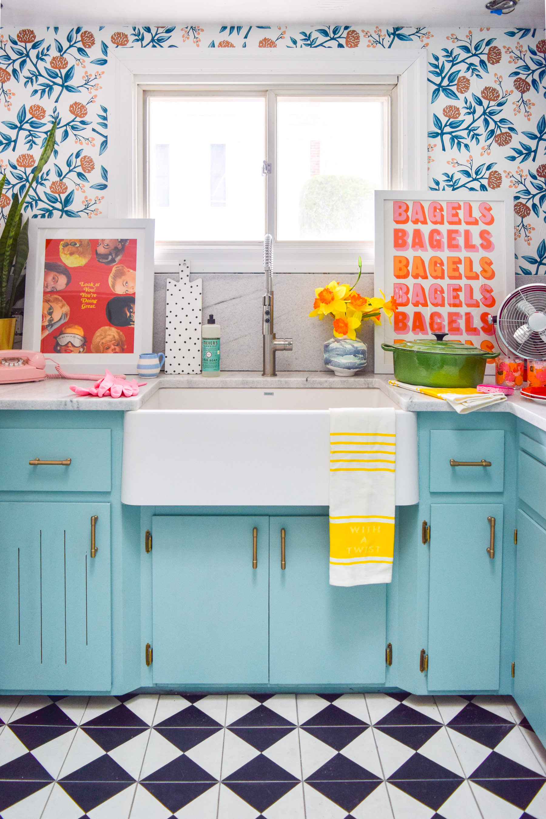 Choosing a retro kitchen sink for a modern retro kitchen is easier than you'd think, if you're looking in the right place! Come see where we got ours.