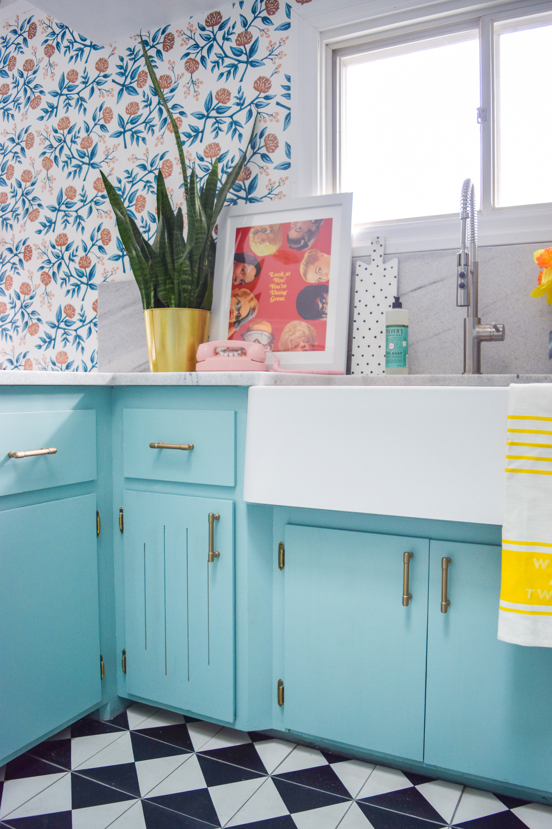 Choosing a retro kitchen sink for a modern retro kitchen is easier than you'd think, if you're looking in the right place! Come see where we got ours.