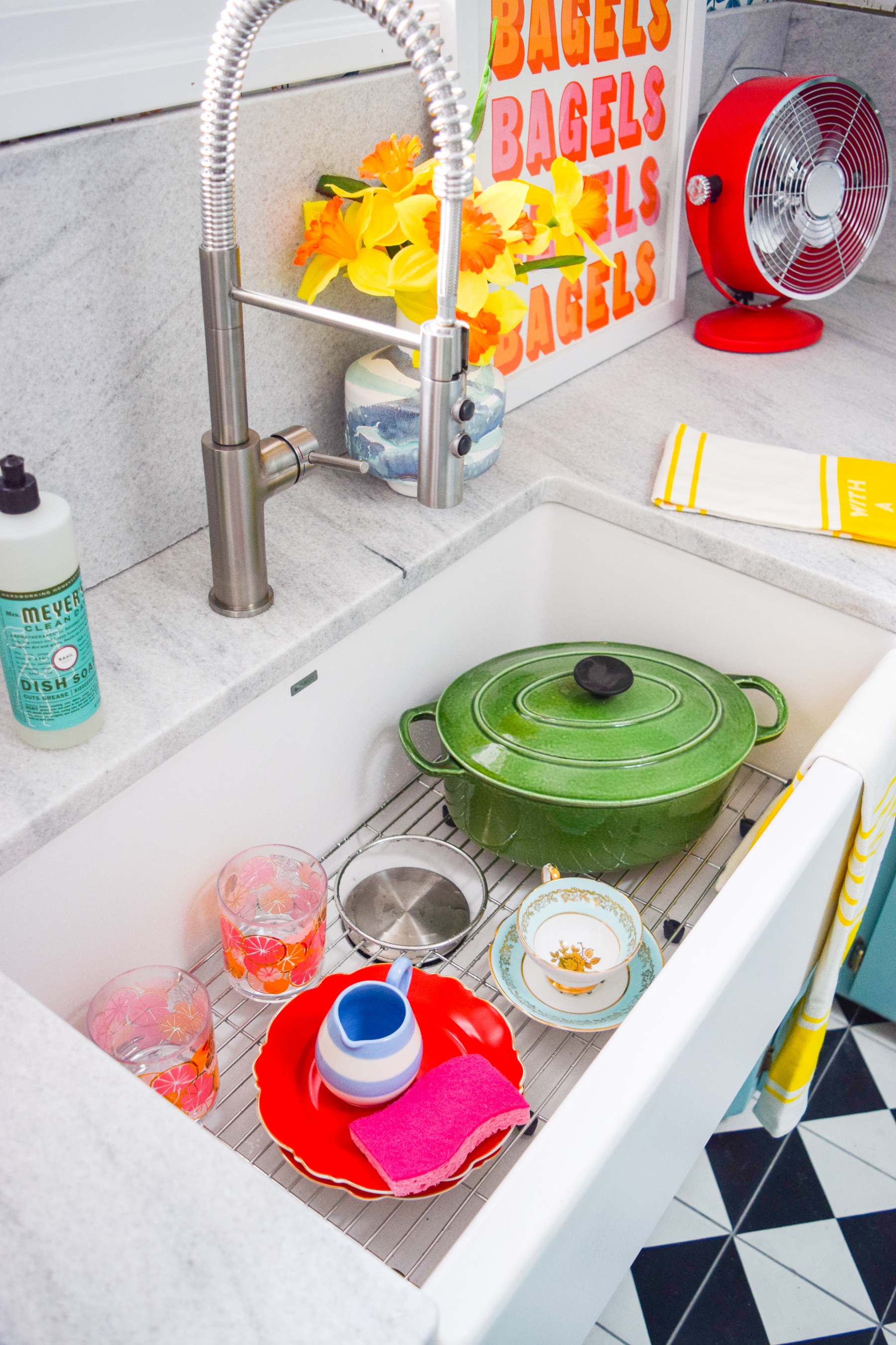 Choosing a retro kitchen sink for a modern retro kitchen is easier than you'd think, if you're looking in the right place! Come see where we got ours.