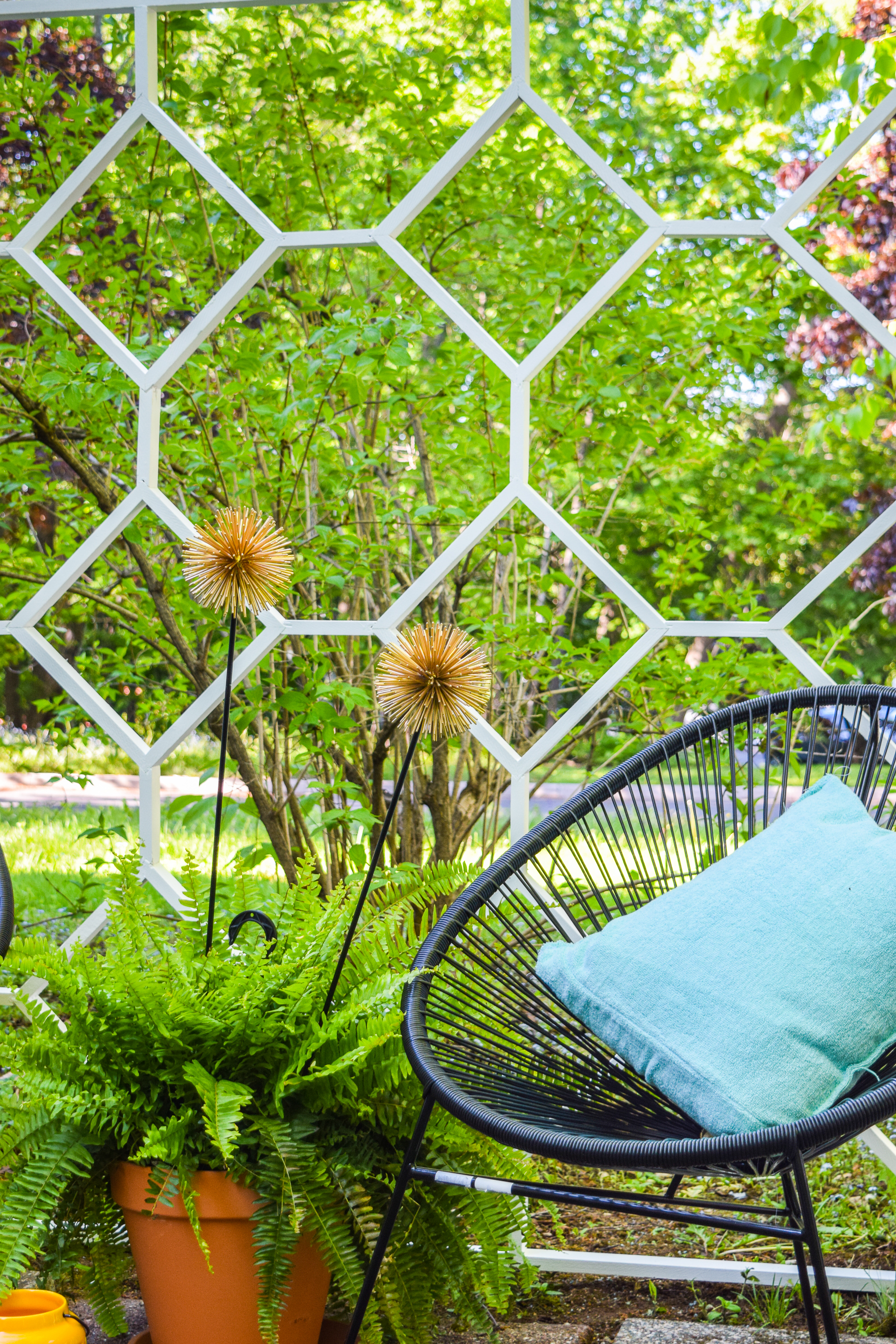 Build a DIY MCM Trellis Panel using materials from your local Home Depot, and finish with Behr's outdoor paint. Grab the tutorial and cut list on the blog!