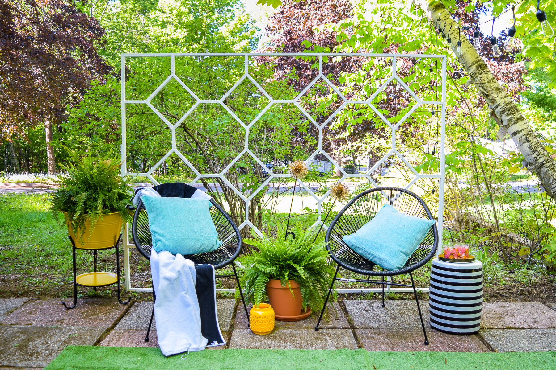 Build a DIY MCM Trellis Panel using materials from your local Home Depot, and finish with Behr's outdoor paint. Grab the tutorial and cut list on the blog!