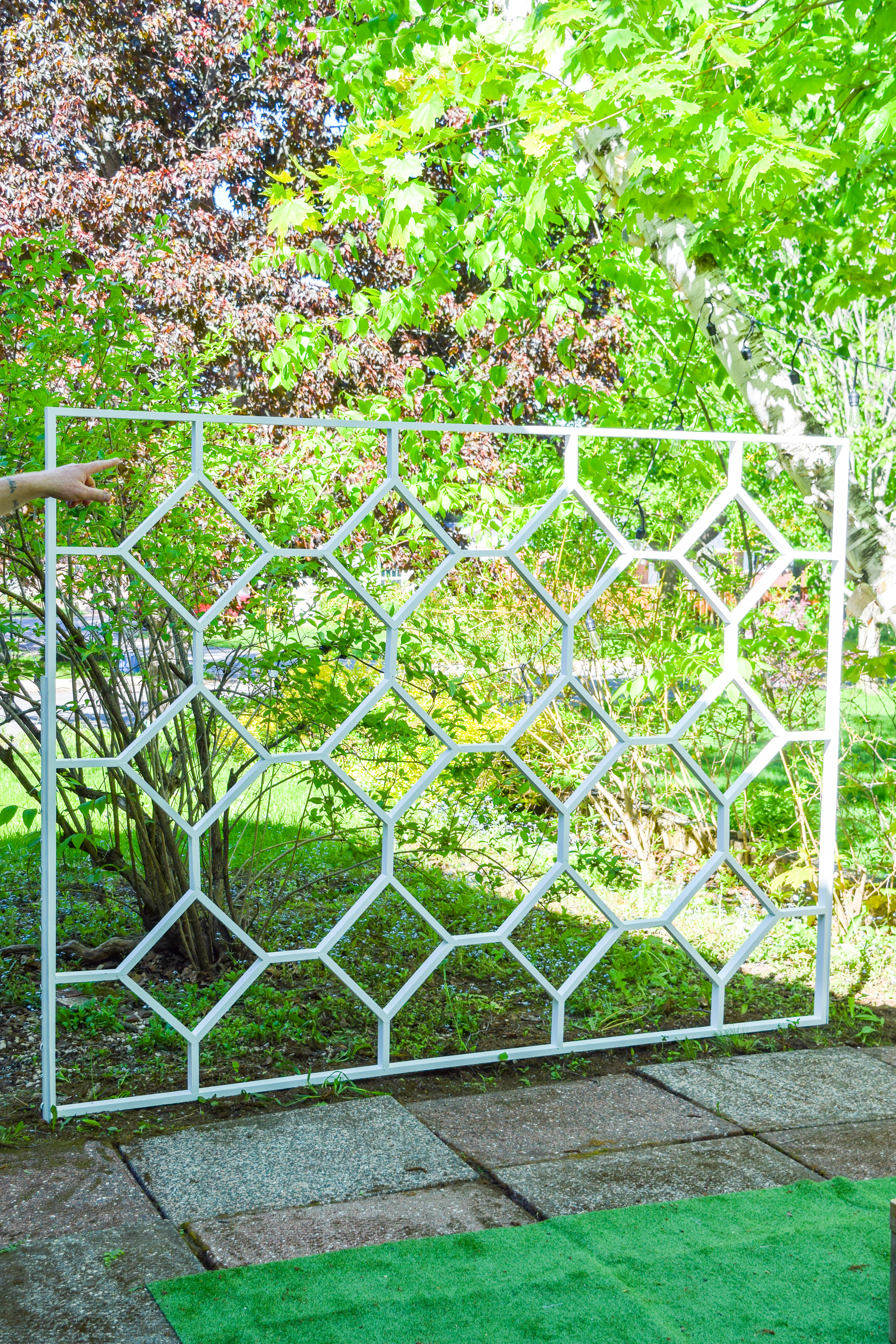 Build a DIY MCM Trellis Panel using materials from your local Home Depot, and finish with Behr's outdoor paint. Grab the tutorial and cut list on the blog!