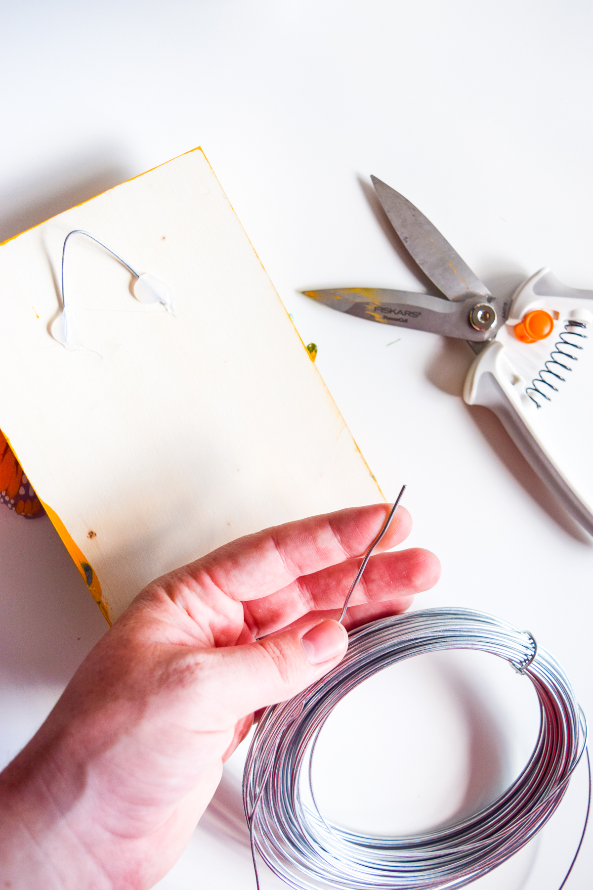 I've never done a nursery, but I do know how to make faux floral wall art - inspired by Rifle Paper Co. - and you can too! You just need the right tools. My Powercut Snips from Fiskars cut right through the wire stems, making them easy to position.