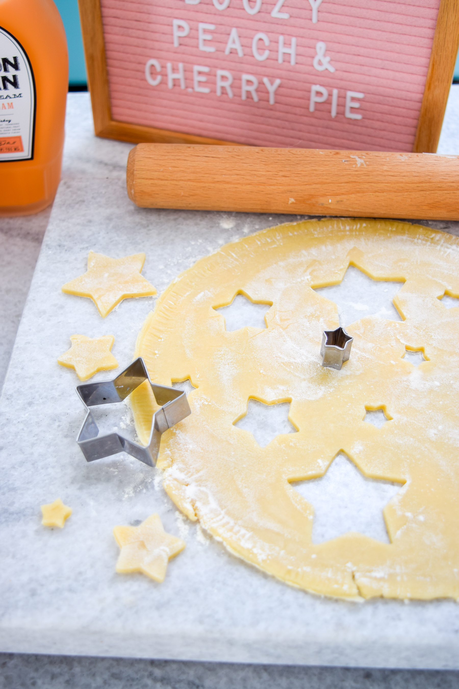 Whip up a boozy peach & cherry pie in time for the long weekend! You won't regret putting these flavours together with a dash of Jackson Morgan Cream. Whip up a boozy peach & cherry pie in time for the long weekend! You won't regret putting these flavours together with a dash of Jackson Morgan Cream.
