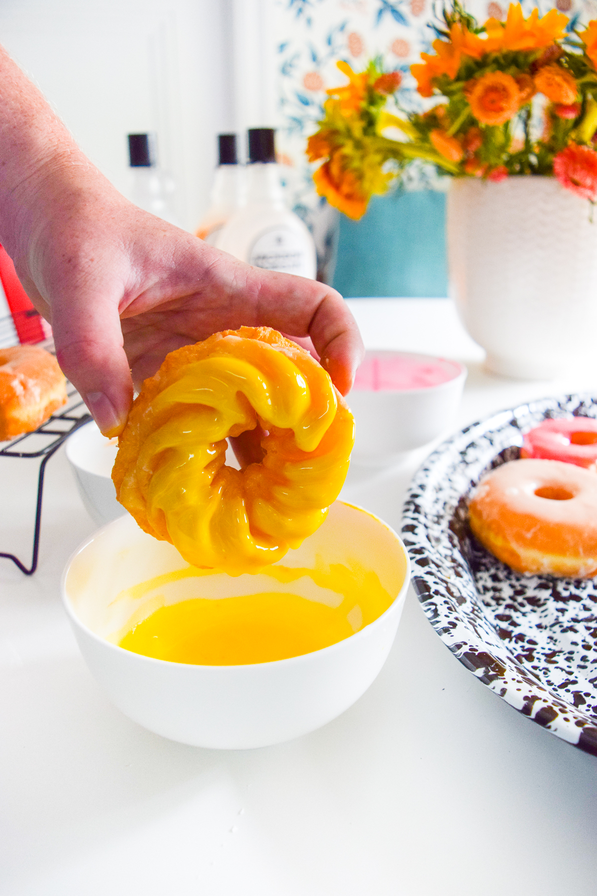 Have you always wondered how to make donut glaze? it's easy! especially when you add Jackson Morgan's summer flavours to your recipe. Give these colorful glazes a try with a dozen store bought faves this weekend.