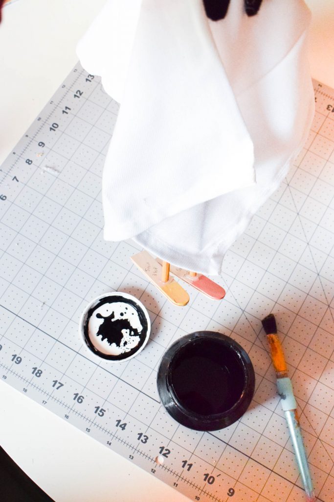 I made the CUTEST DIY Ghost Decor using napkins! Create your own little mischievous gang using supplies you've got lying around the house.