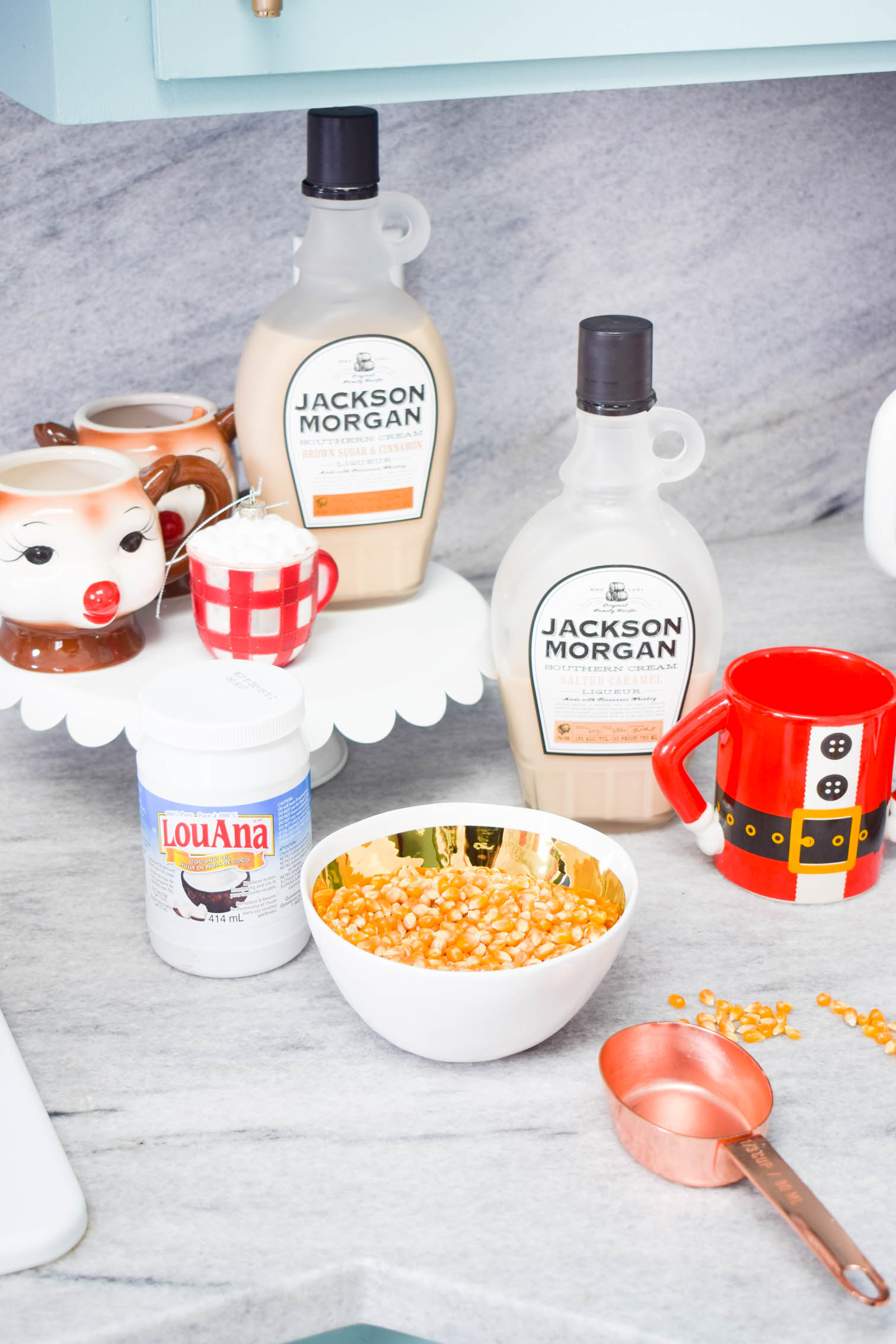 I'm a huge fan of the tasty gift, and I wanted to put a fresh twist on the food gifts we see exchange, with my Whiskey Cream Caramel Popcorn Recipe.