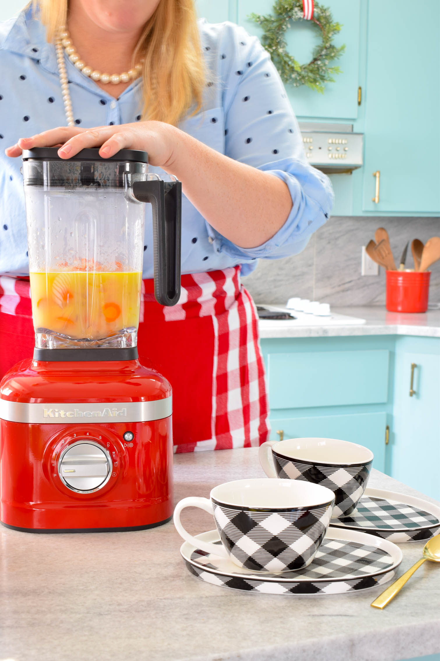 Whip up a tasty, hearty, and delicious carrot and ginger soup. Add whipped cream for an extra texture, and enjoy on a cold fall day. Your KitchenAid K400 Blender makes it an easy job.
