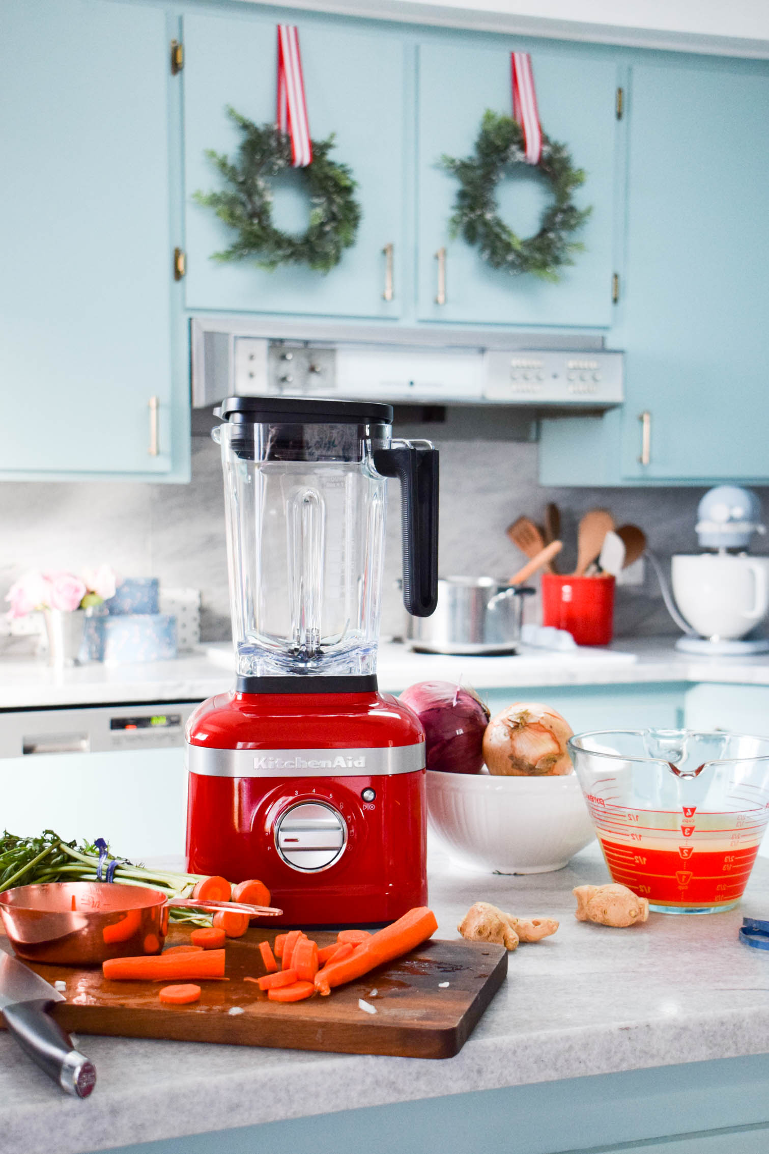 Whip up a tasty, hearty, and delicious carrot and ginger soup. Add whipped cream for an extra texture, and enjoy on a cold fall day. Your KitchenAid K400 Blender makes it an easy job.