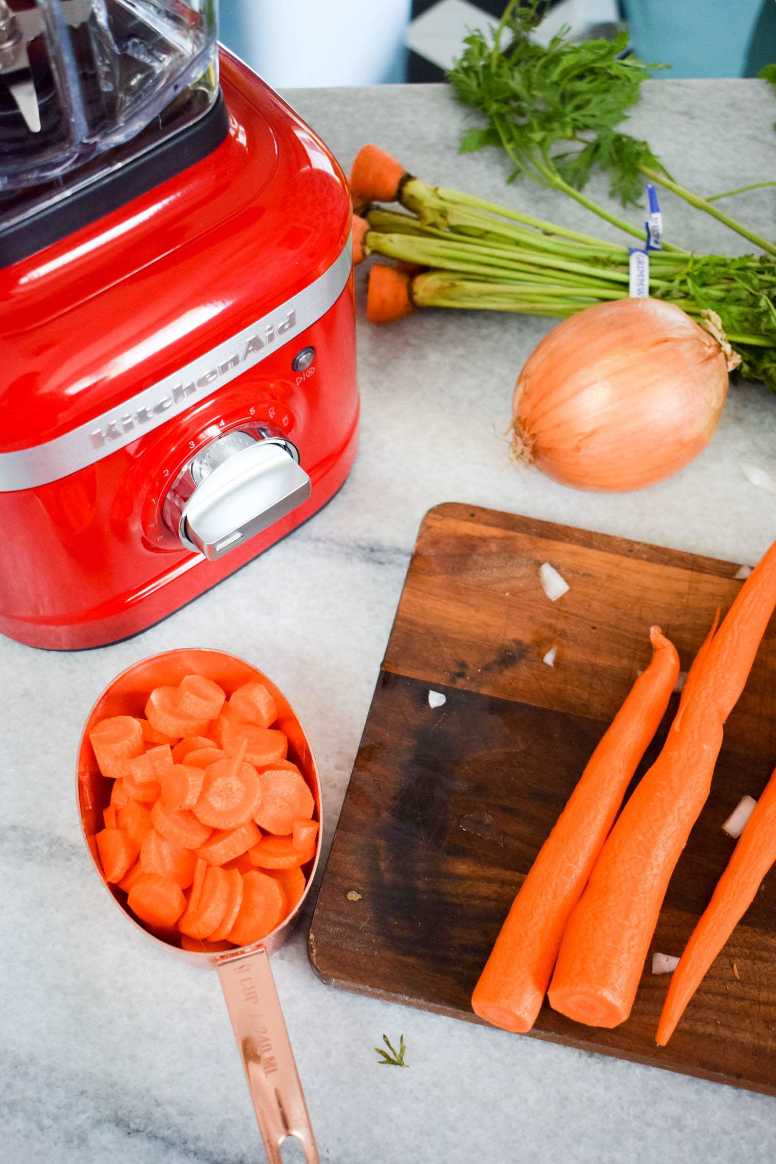 Whip up a tasty, hearty, and delicious carrot and ginger soup. Add whipped cream for an extra texture, and enjoy on a cold fall day. Your KitchenAid K400 Blender makes it an easy job.