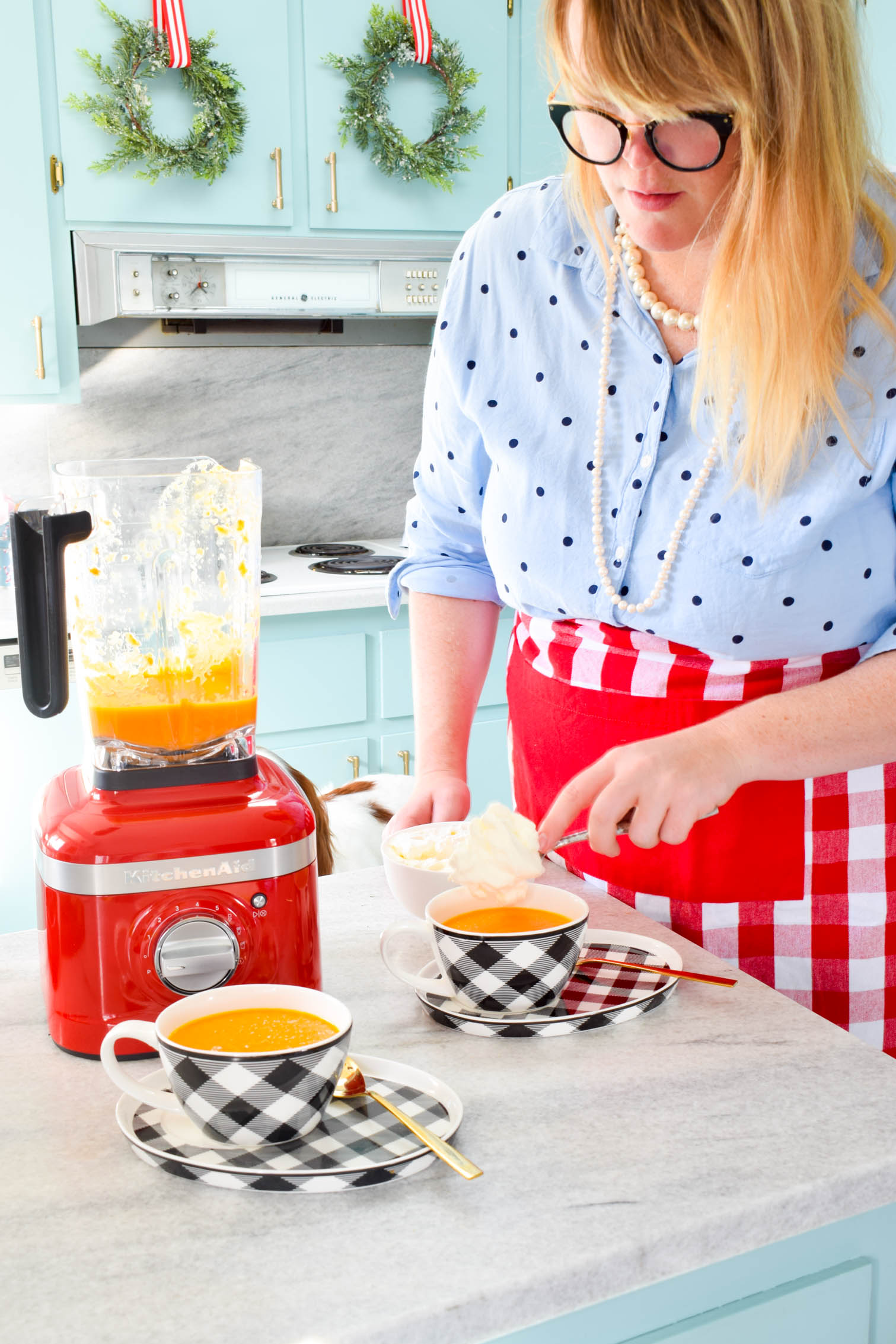 Whip up a tasty, hearty, and delicious carrot and ginger soup. Add whipped cream for an extra texture, and enjoy on a cold fall day. Your KitchenAid K400 Blender makes it an easy job.