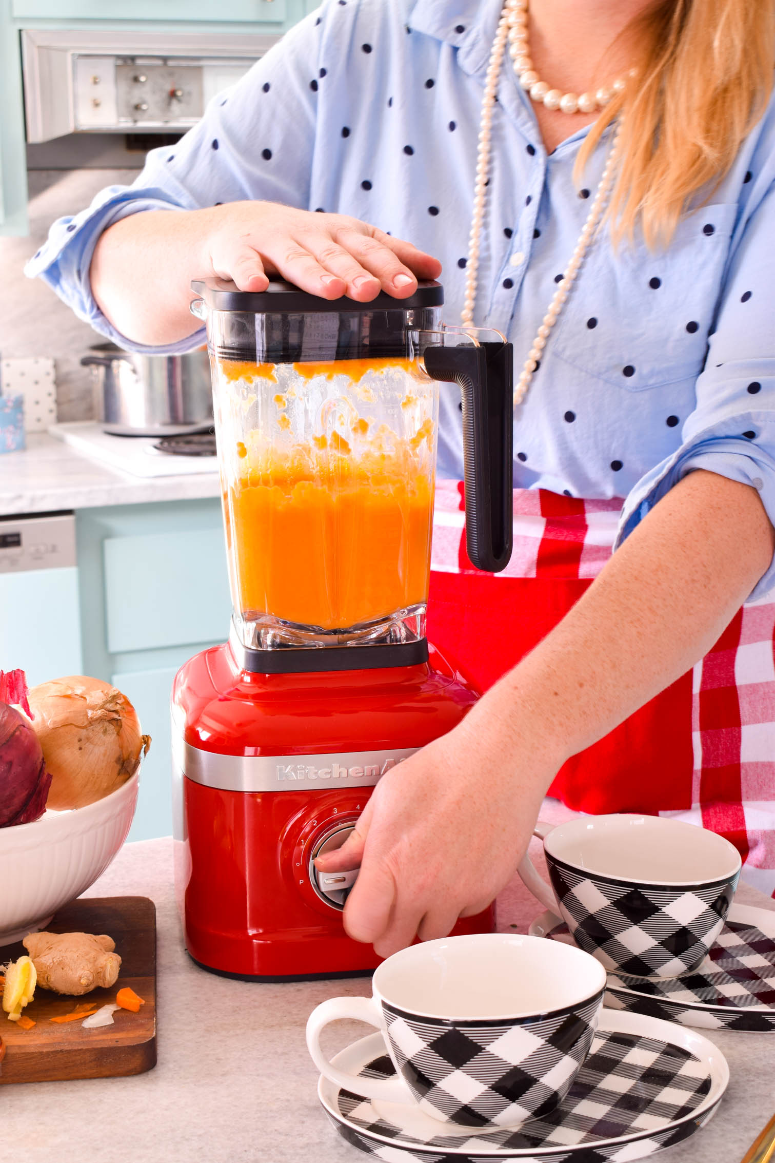 Whip up a tasty, hearty, and delicious carrot and ginger soup. Add whipped cream for an extra texture, and enjoy on a cold fall day. Your KitchenAid K400 Blender makes it an easy job.
