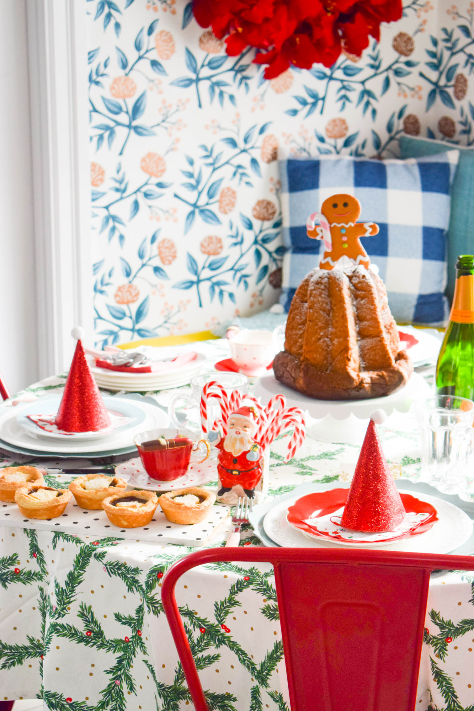 https://www.pmqfortwo.com/wp-content/uploads/2019/12/Christmas-Brunch-table-decor-11.jpg