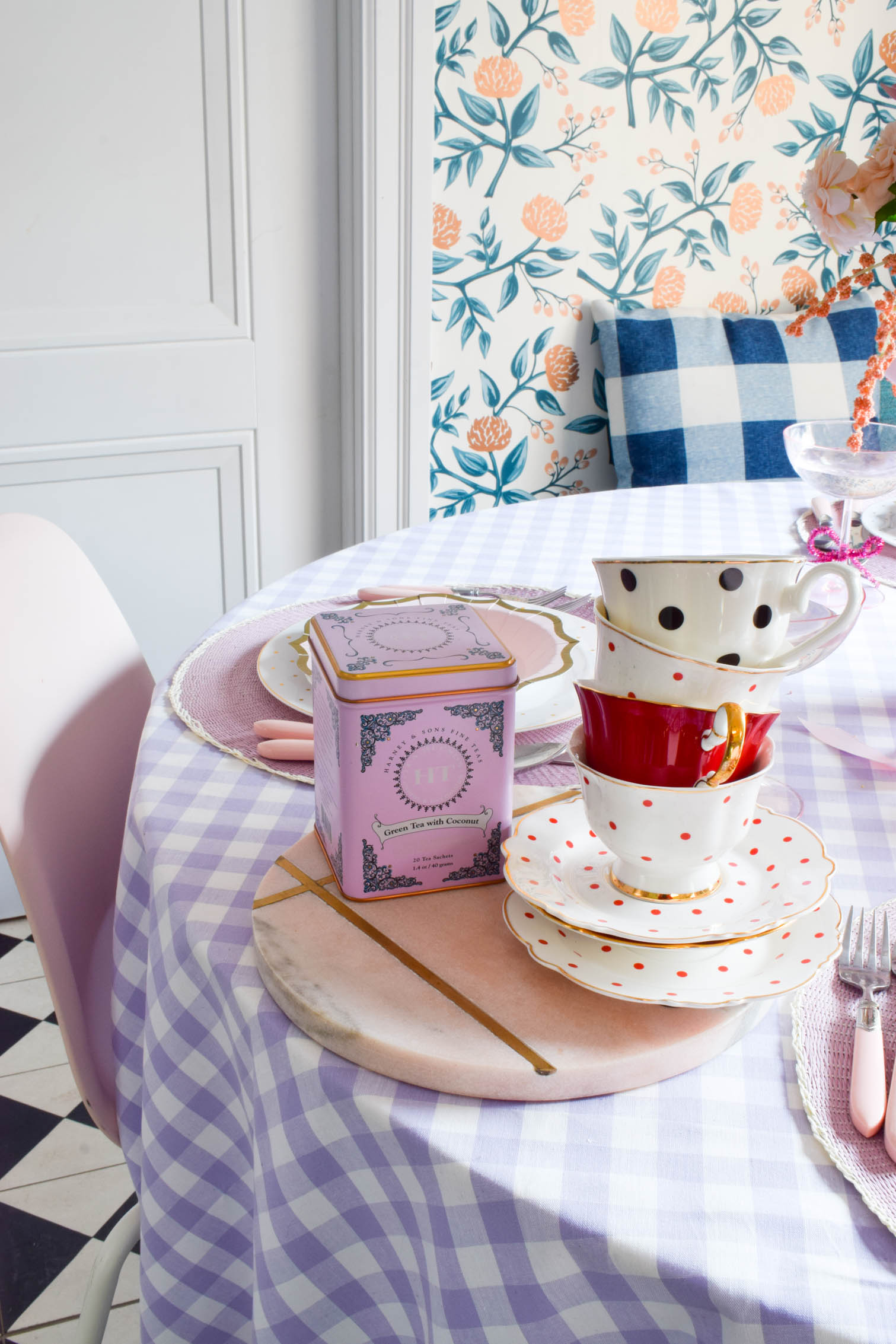 valentine's day table decor doesn't just have to be heart diecuts and cinnamon hearts. A soft purple tablescape, with shades of pink is all you need.