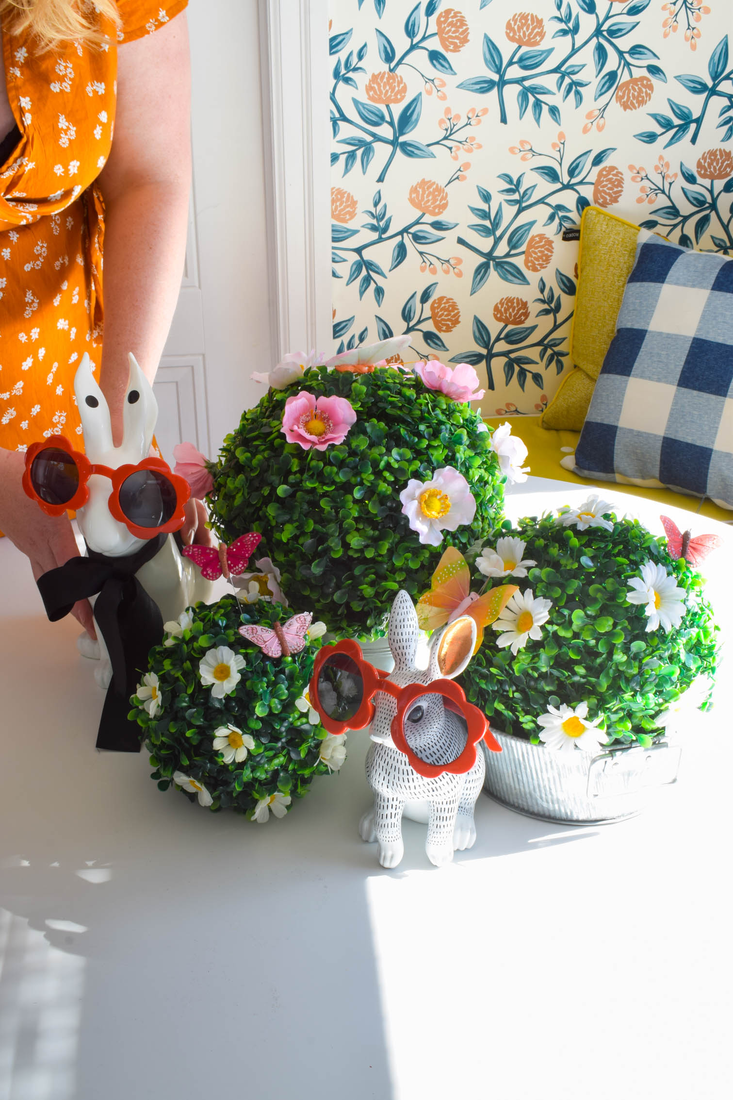 Make an Easy spring floral centrepiece using classic boxwood and silk flowers. Mod style with modern vibes. Don't forget the bunnies with sunnies!